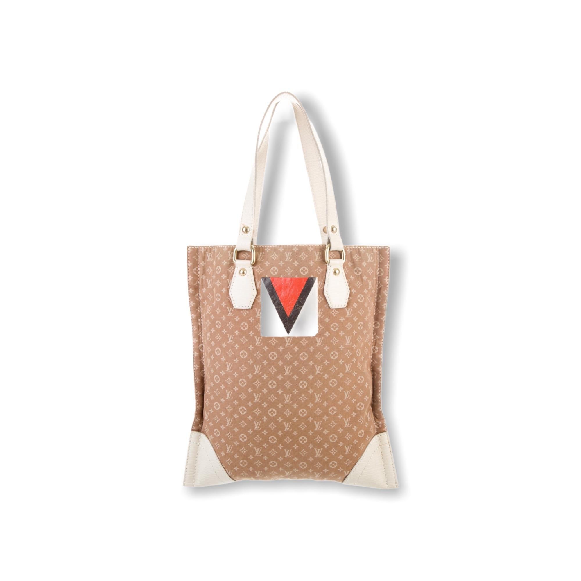 Beige Louis Vuitton - Sac fourre-tout porté épaule rare en toile beige avec monogramme et logo LV imprimé en vente