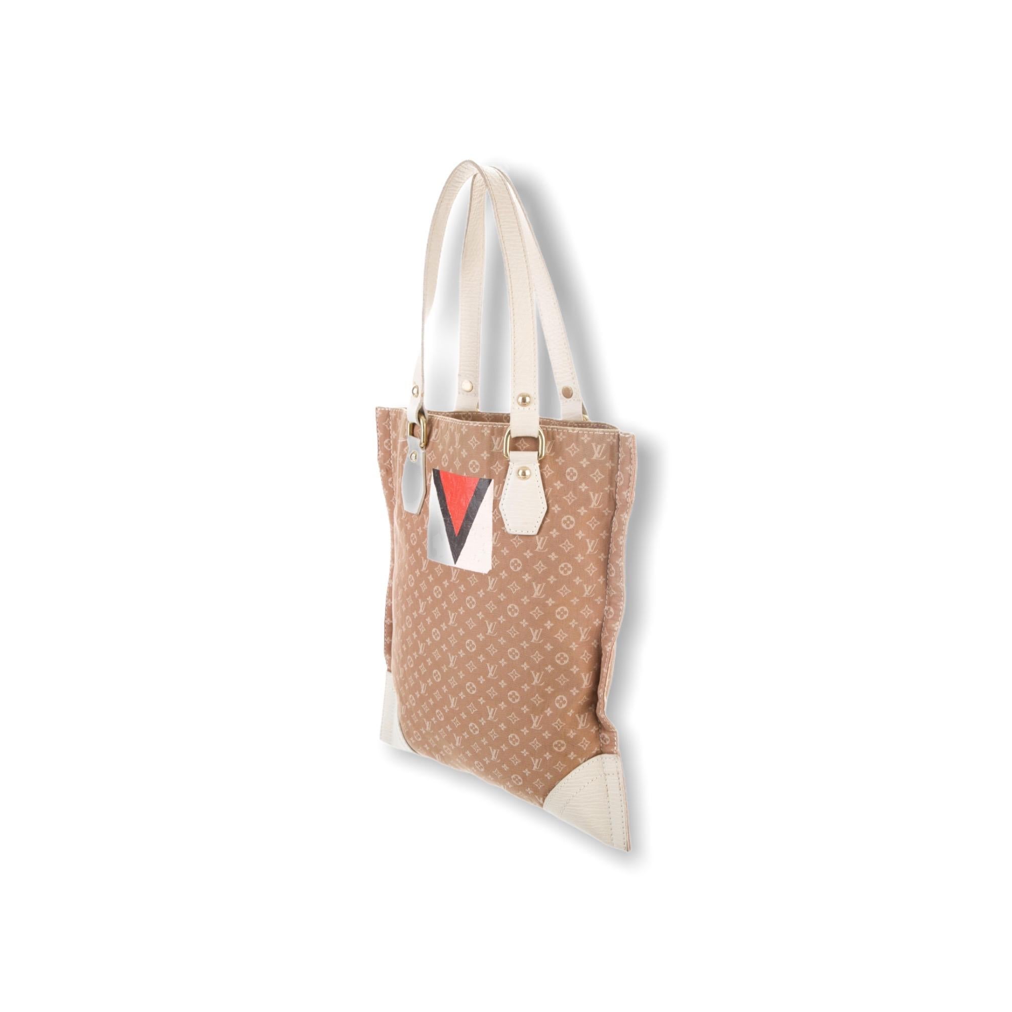 Louis Vuitton - Sac fourre-tout porté épaule rare en toile beige avec monogramme et logo LV imprimé Excellent état - En vente à Switzerland, CH