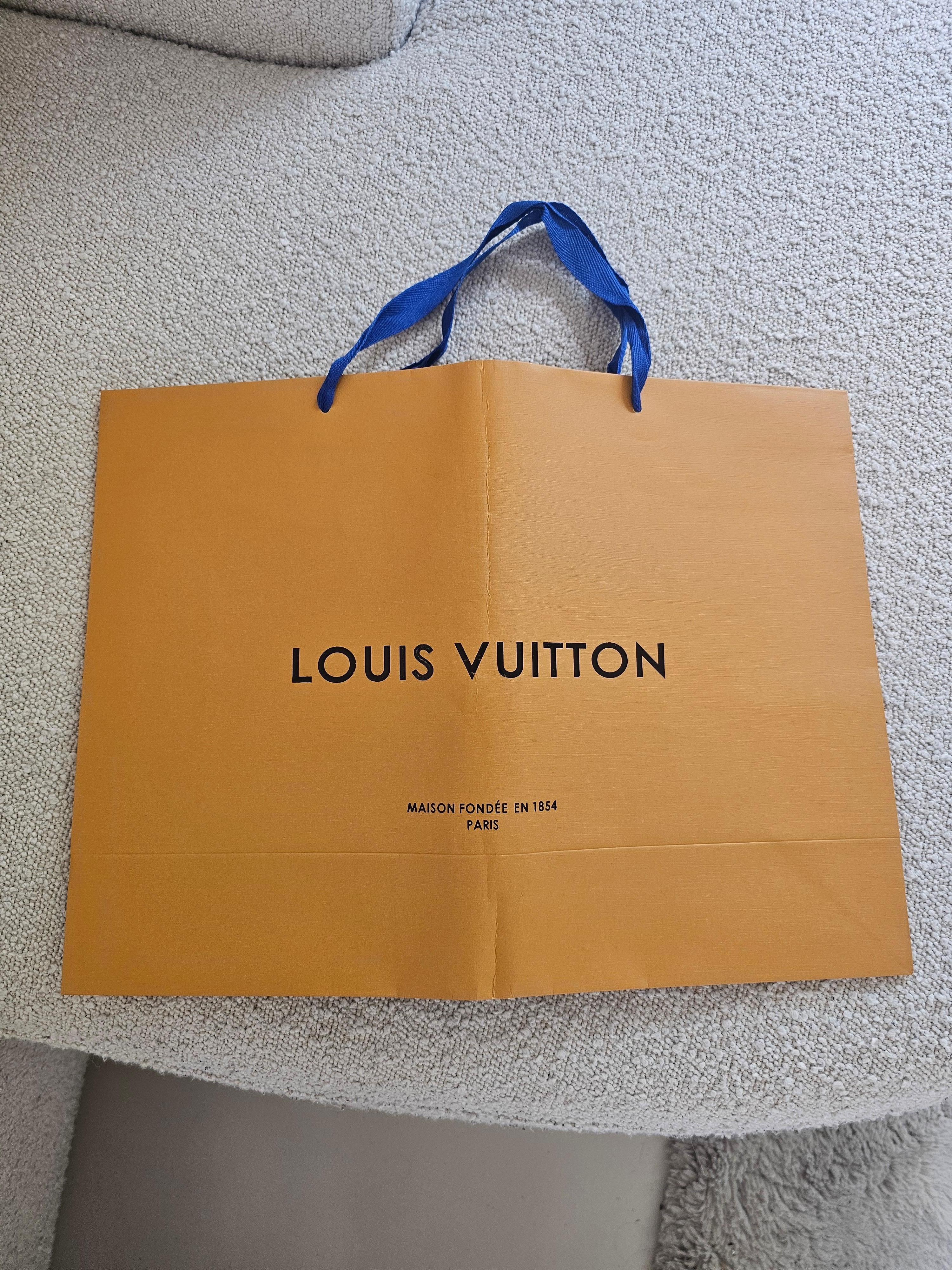 Rare Louis Vuitton Bellboy Doll with two Keepall Bags Collection Item Limited For Sale 7