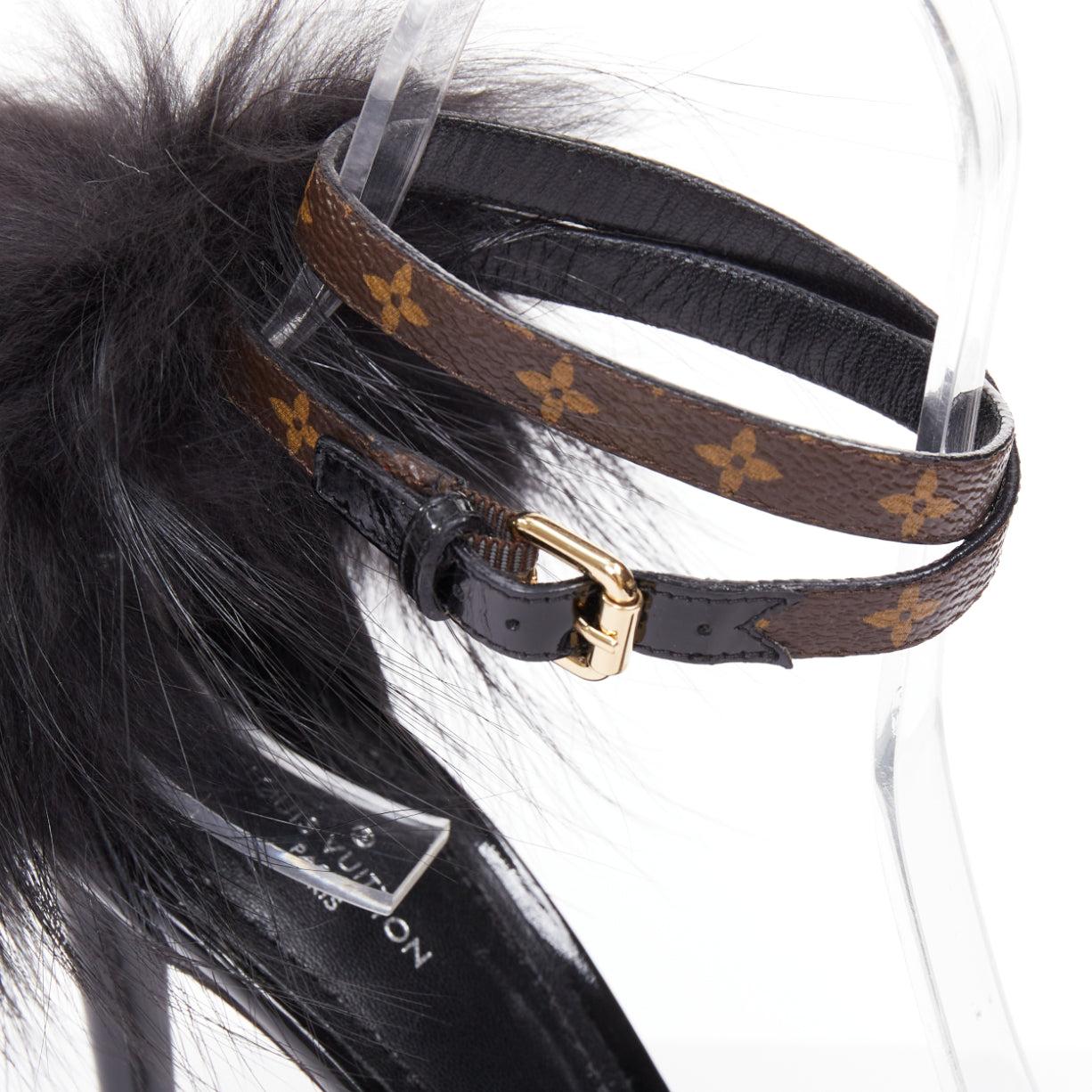 selten LOUIS VUITTON Call Back schwarzer Lackpelzbesatz LV Knöchelriemenabsatz EU38.5 im Angebot 2