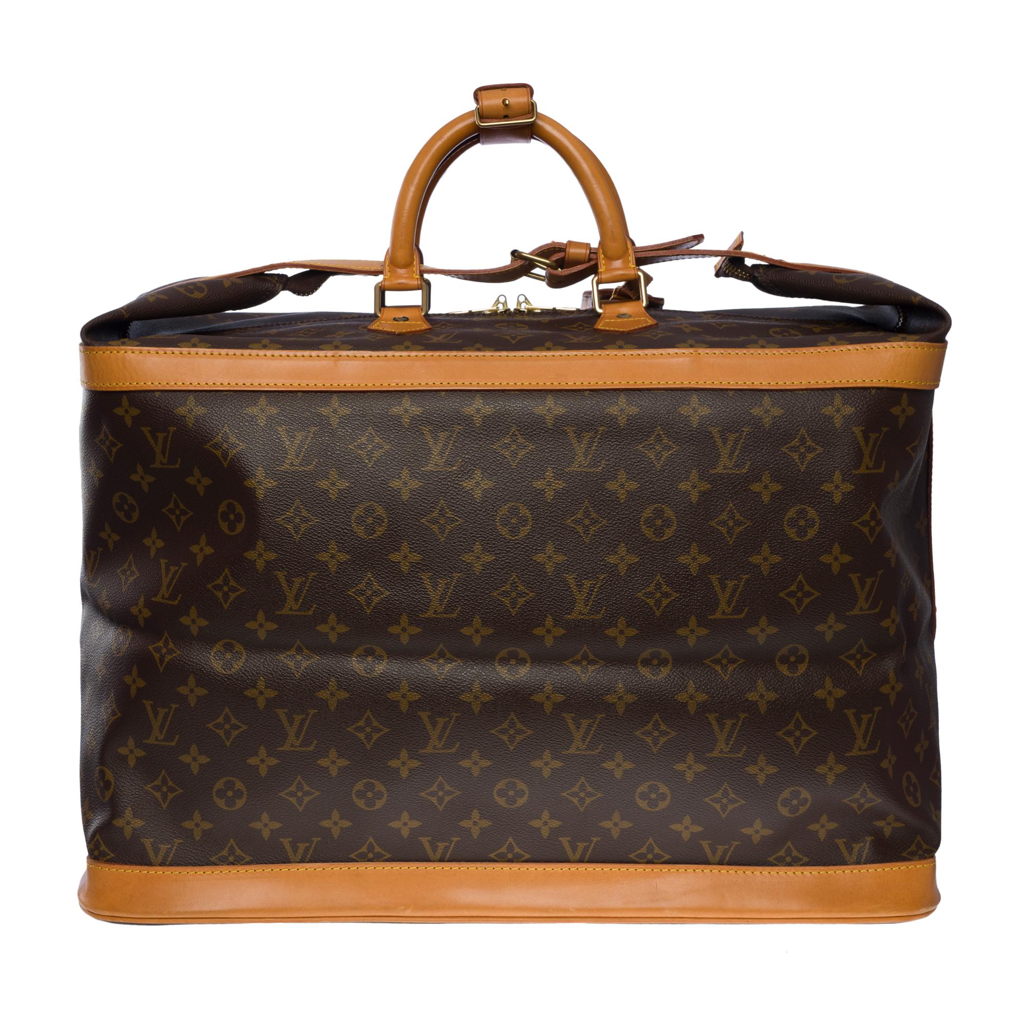 The Spacious Louis Vuitton Cruiser 50 travel bag in monogram coated canvas, gold plated metal hardware
Central zip closure on top and leather strap
Brown leather handles
Brown canvas interior
5 feet of gold metal base
Signature: 