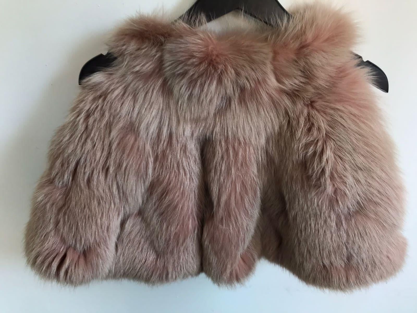 Rare Louis Vuitton fox fur bolero jacket. Overall still in excellent condition. With polyester-silk lining. Super good deal! 