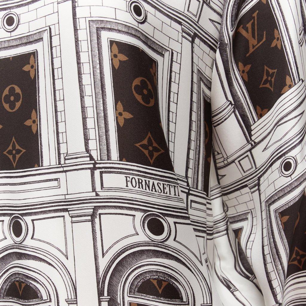 LOUIS VUITTON FORNASETTI Pull court à imprimé graphique en soie 100 % monogramme rare S en vente 2