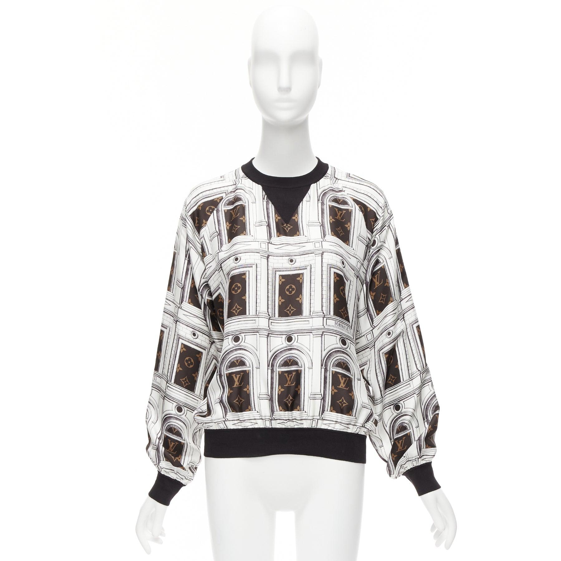LOUIS VUITTON FORNASETTI Pull court à imprimé graphique en soie 100 % monogramme rare S en vente 4