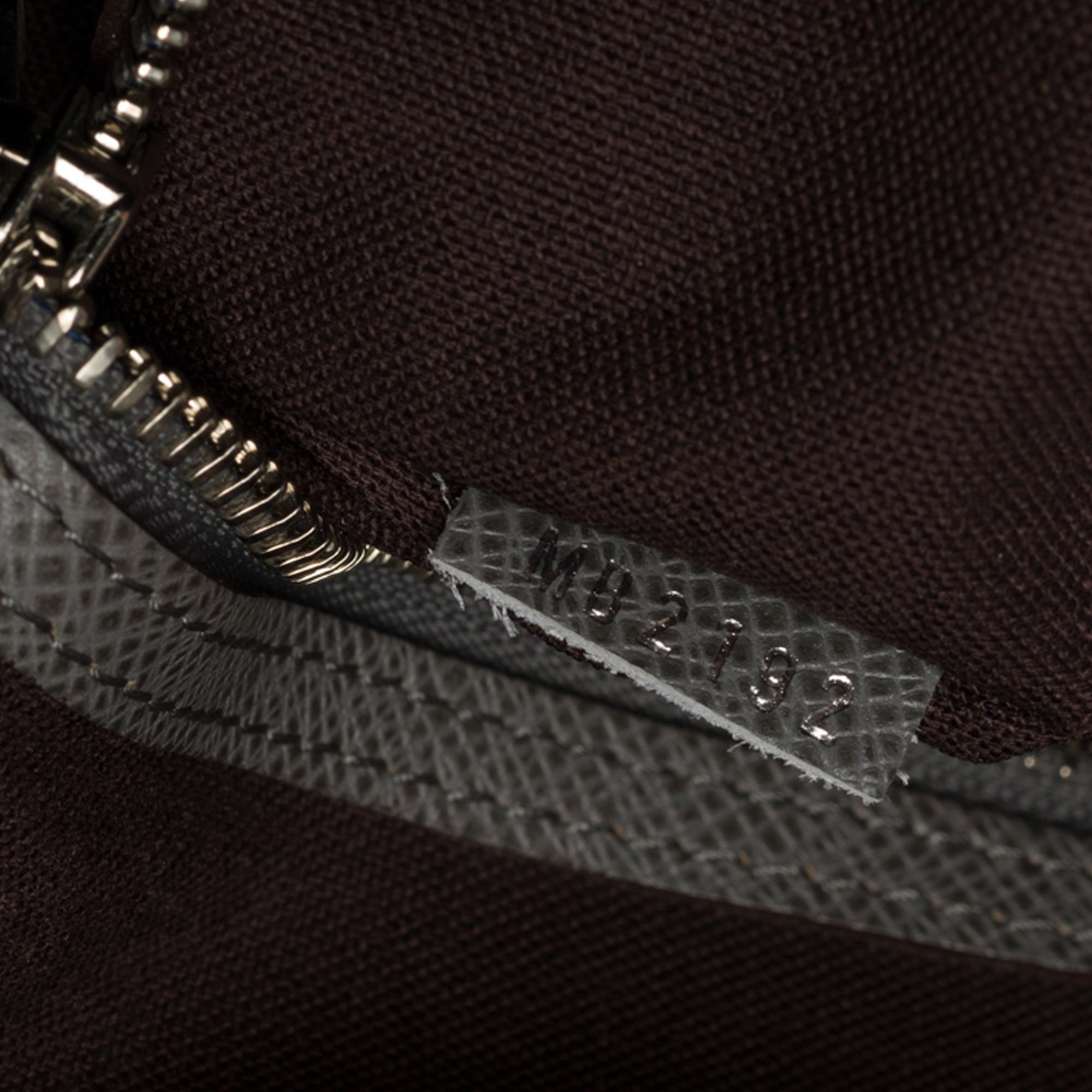 Women's or Men's Rare Louis Vuitton Kendall 50 strap Travel bag in Grey Taïga leather , SHW