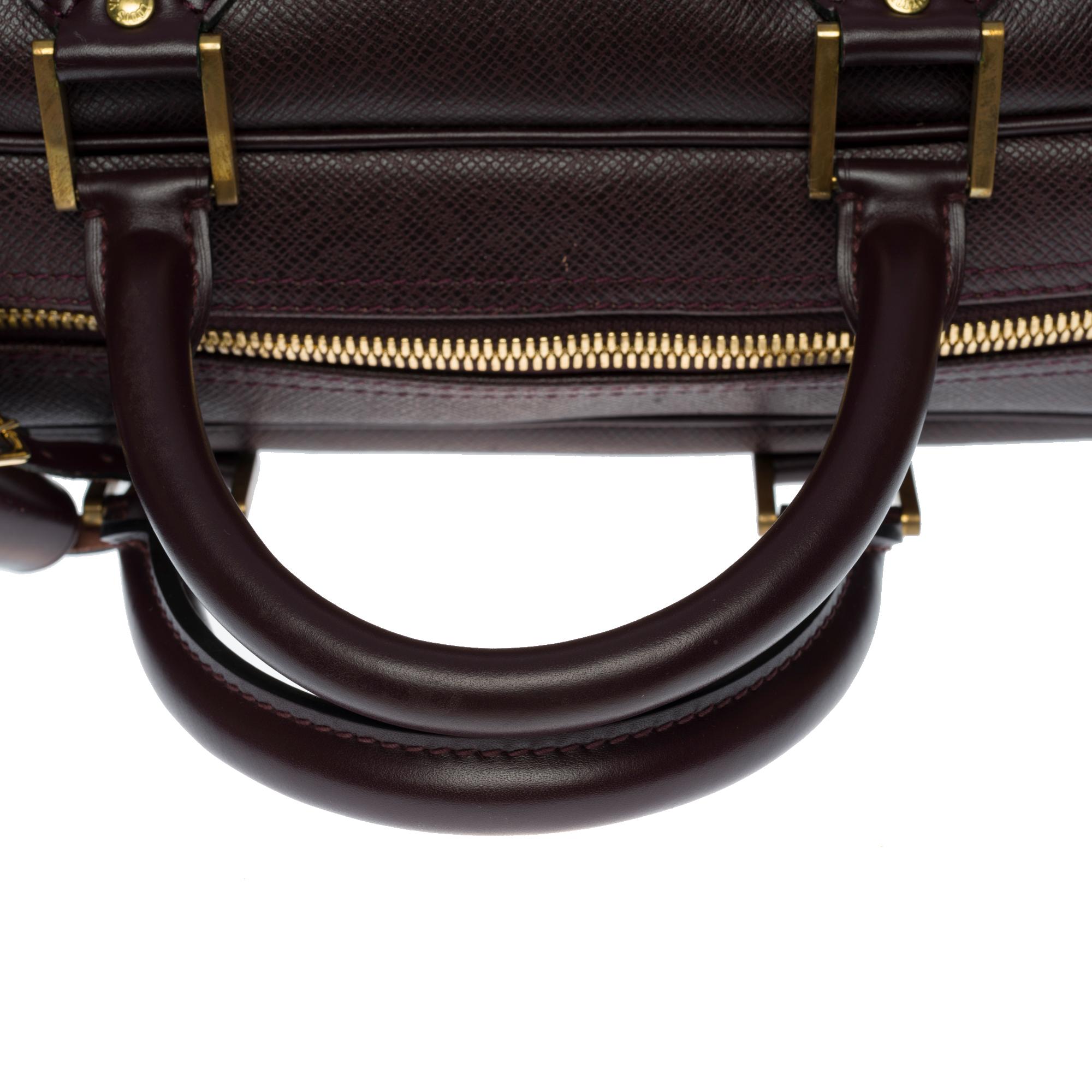 Rare Louis Vuitton Kendall strap Travel bag in Burgundy Taïga leather , GHW 2