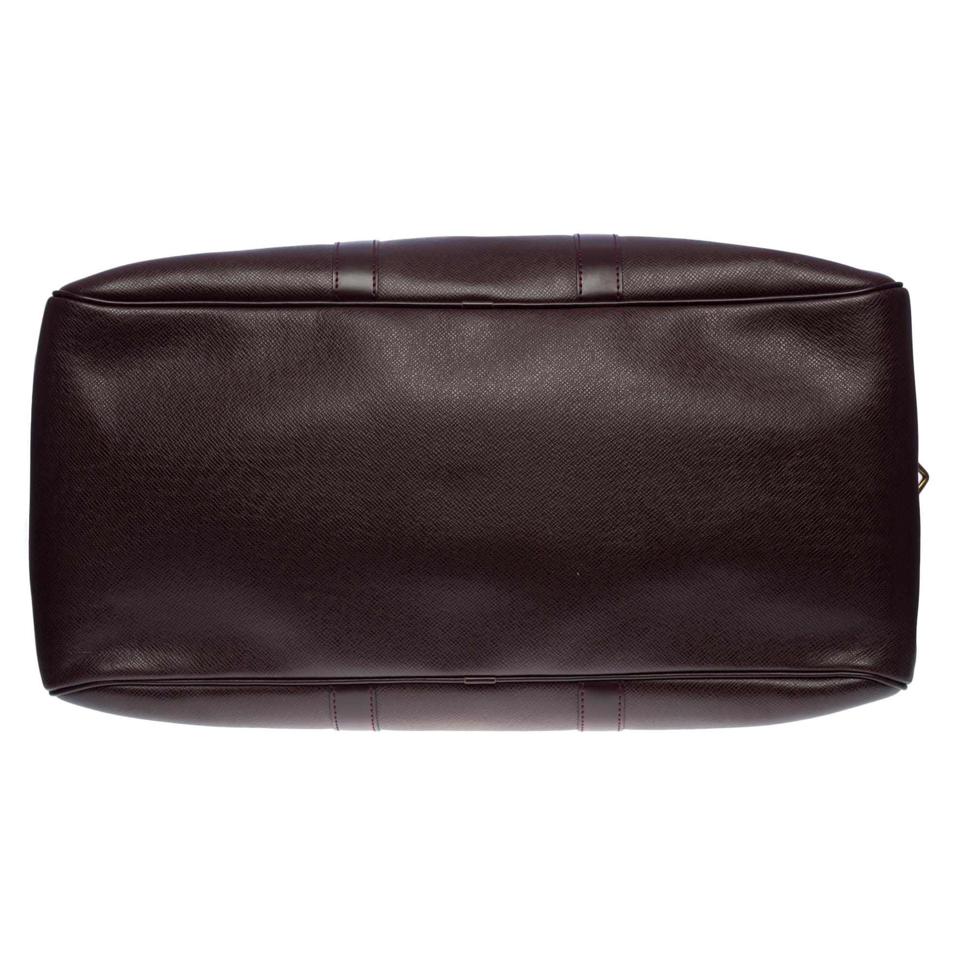 Rare Louis Vuitton Kendall strap Travel bag in Burgundy Taïga leather , GHW 3