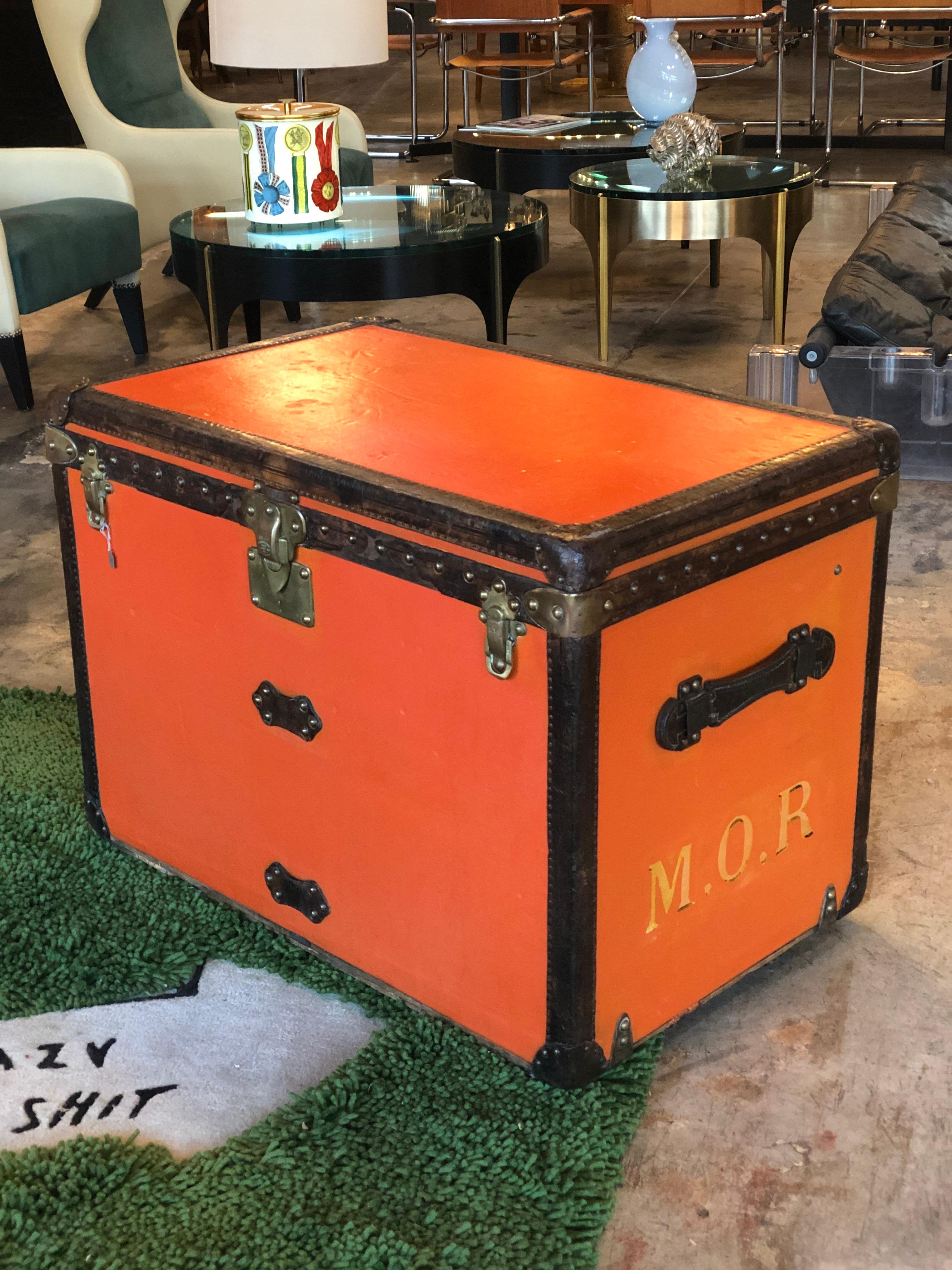 Huge Louis Vuitton Steamer trunk 1930s
Orange canvas
Massif brass ( lock changed)
Leather border
Original inside with an extractable tray
Published:
THE TRUNK - Short Stories . Louis Vuitton . Ed. Gallimard ,2012
Louis Vuitton: 100 Legendary