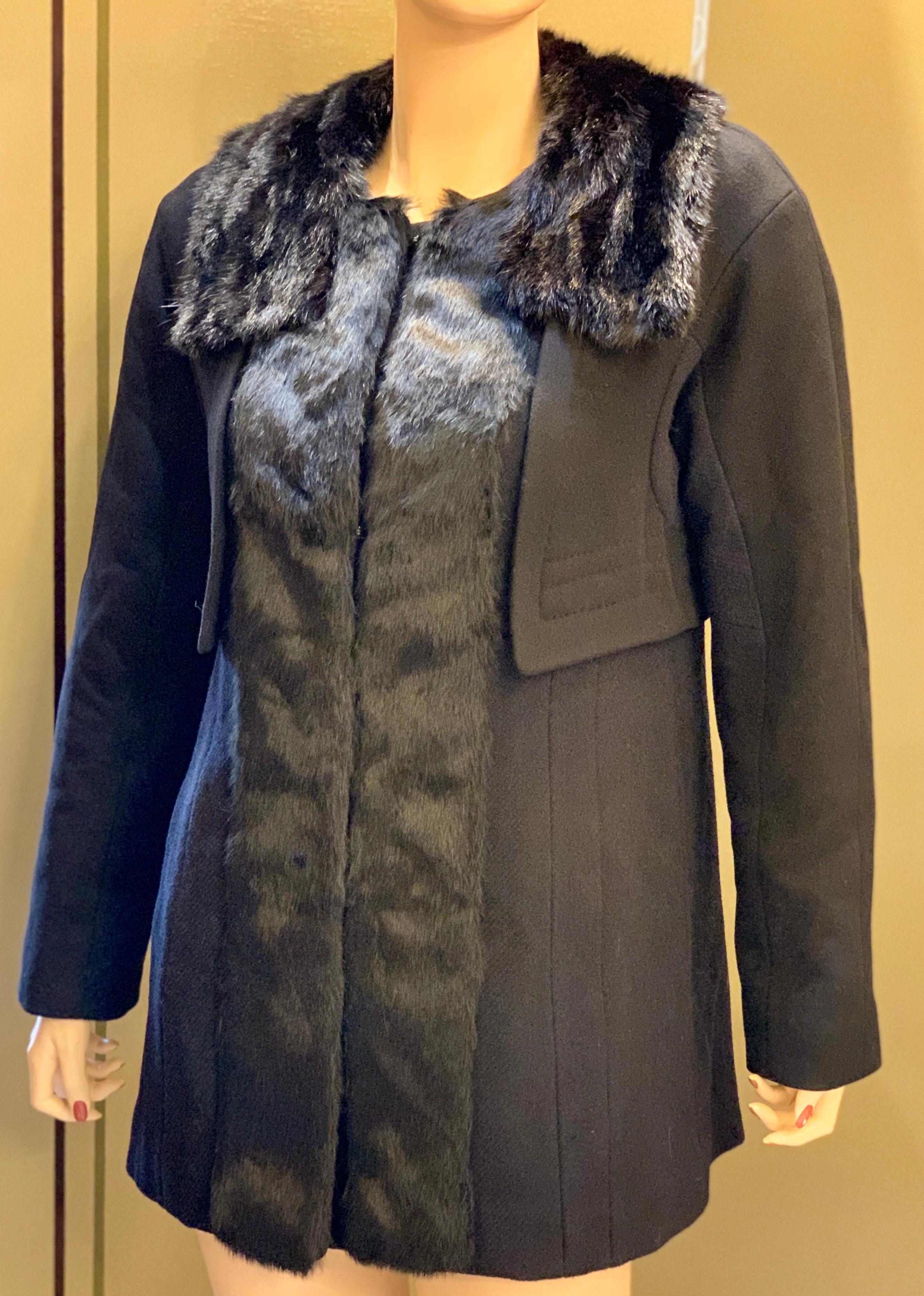 Noir Louis Vuitton Paris Manteau en laine noir à col en vison pour femmes Taille 38 US Taille 6 en vente