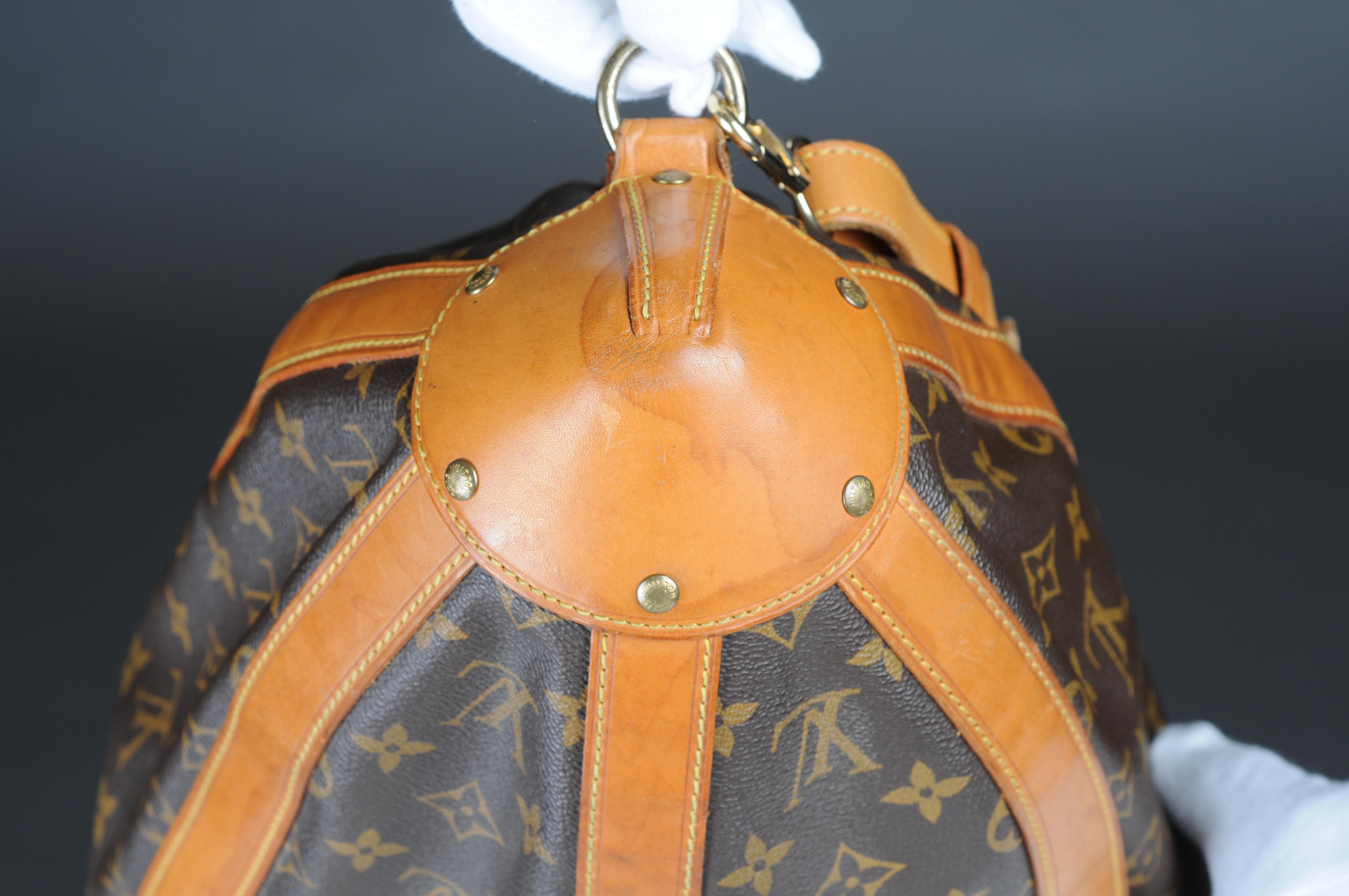 Rare sac de football Romeo Gigli de Louis Vuitton  en vente 14