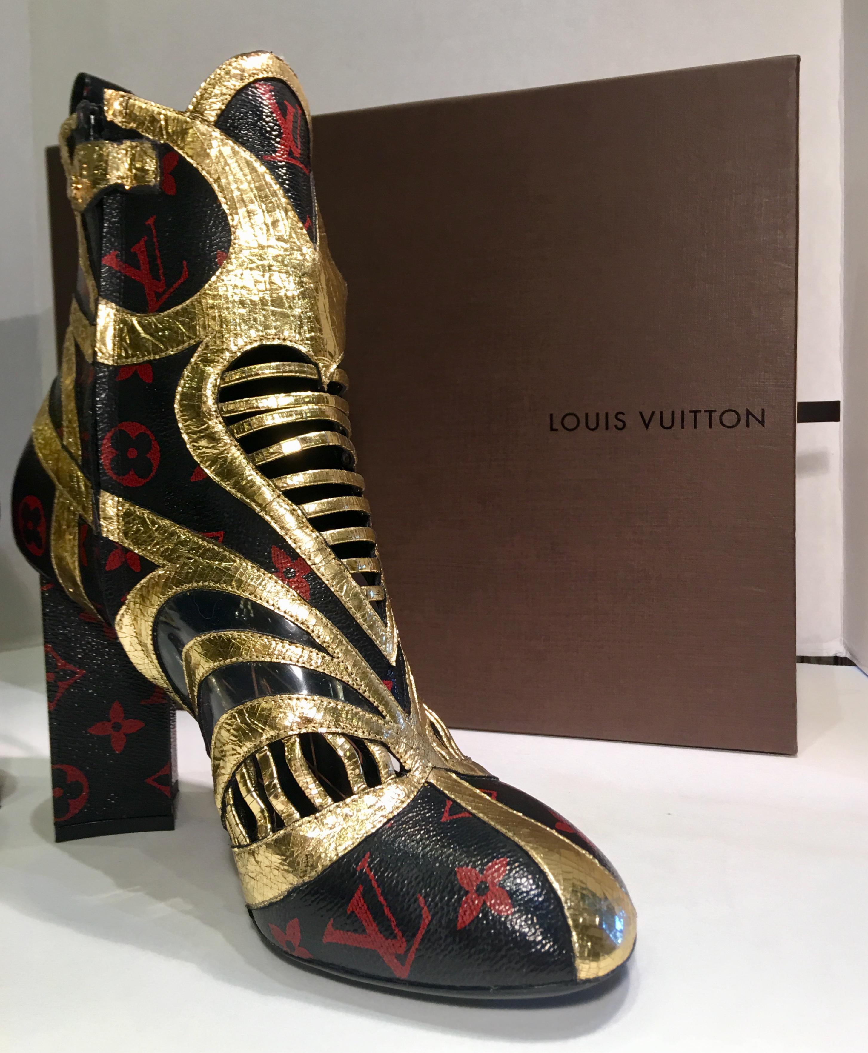 Rare Louis Vuitton Runway Infrarouge Queen of Hearts Ankle Boots Size 41 In Good Condition In Tustin, CA