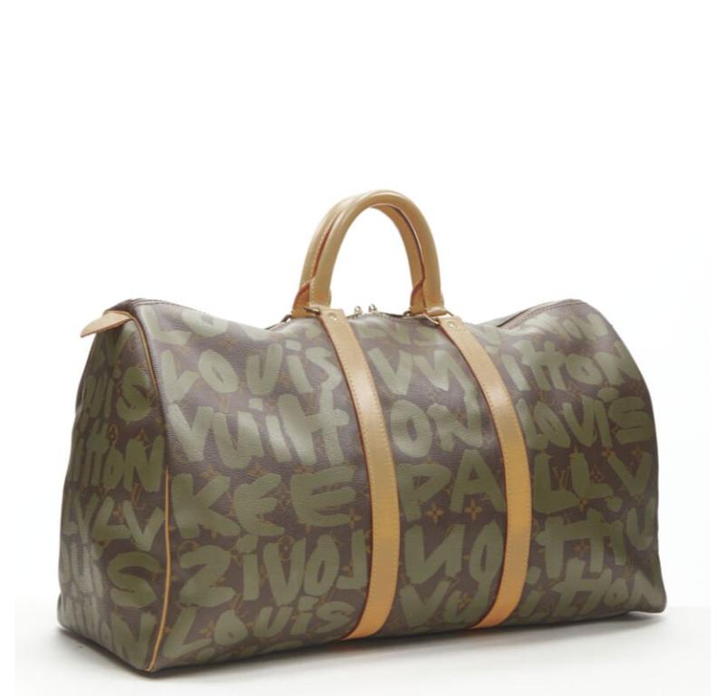 rare LOUIS VUITTON Stephen Sprouse Graffiti khaki green monogram Keepall 50 bag
Reference: BMPA/A00213
Brand: Louis Vuitton
Designer: Marc Jacobs
Model: Keepall 50
Collection: Stephen Sprouse
Material: Canvas, Leather
Color: Brown, Green
Pattern: