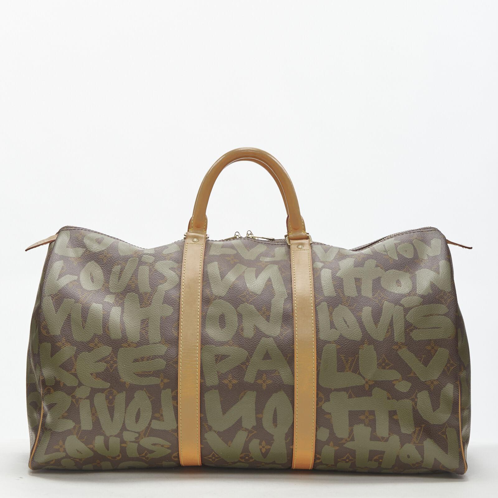 Louis Vuitton - Sac Keepall 50 avec monogramme vert kaki et imprimé graffiti, rare Pour femmes en vente