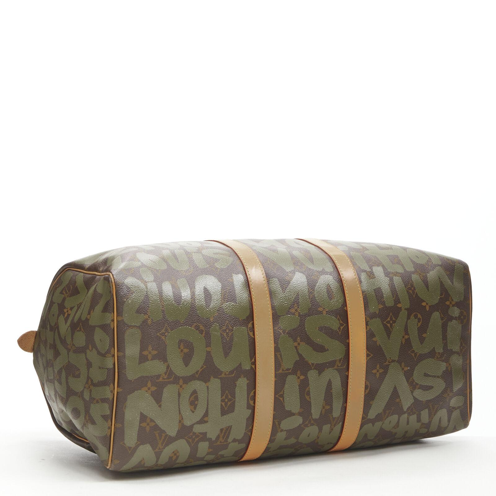 Louis Vuitton - Sac Keepall 50 avec monogramme vert kaki et imprimé graffiti, rare en vente 1