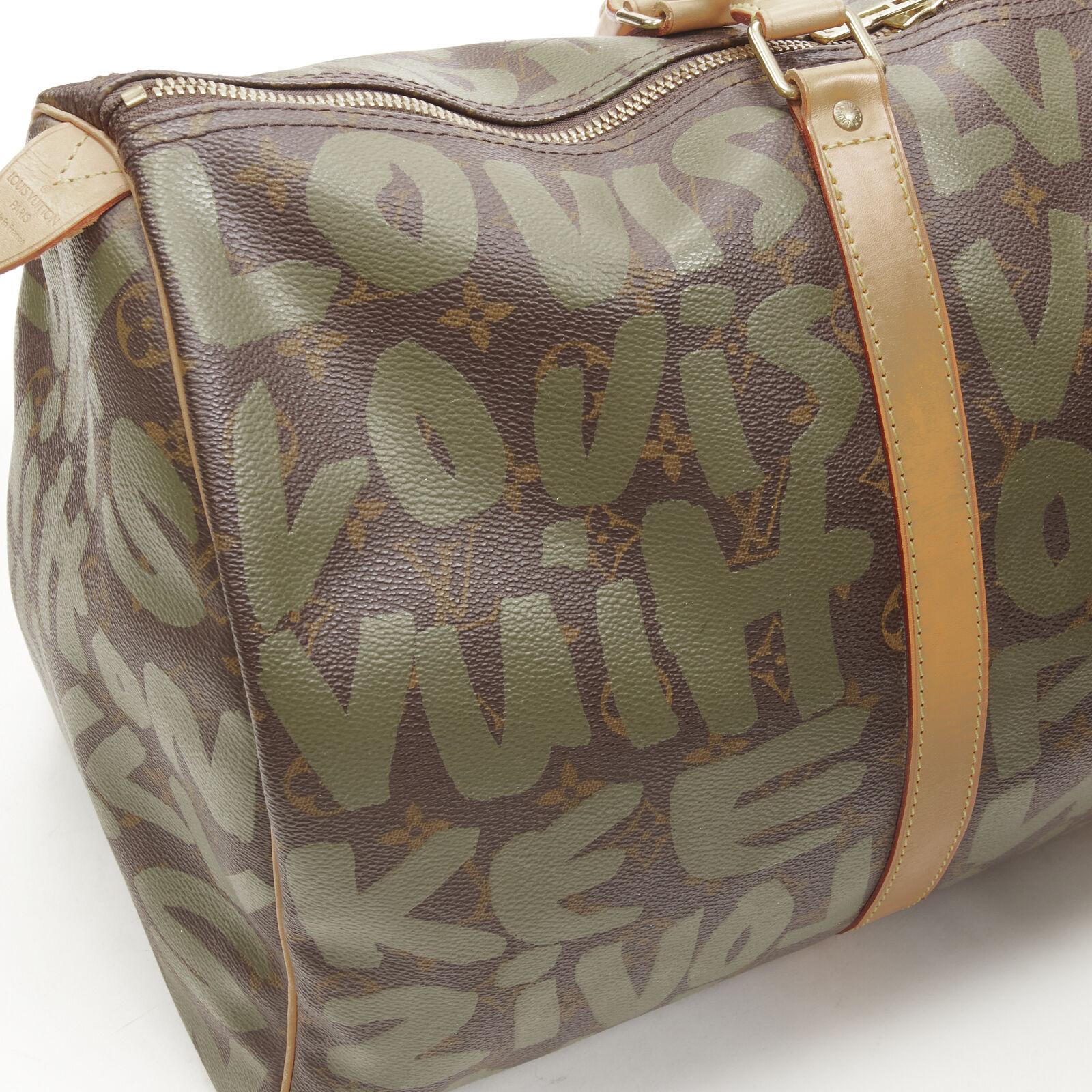 Louis Vuitton - Sac Keepall 50 avec monogramme vert kaki et imprimé graffiti, rare en vente 2