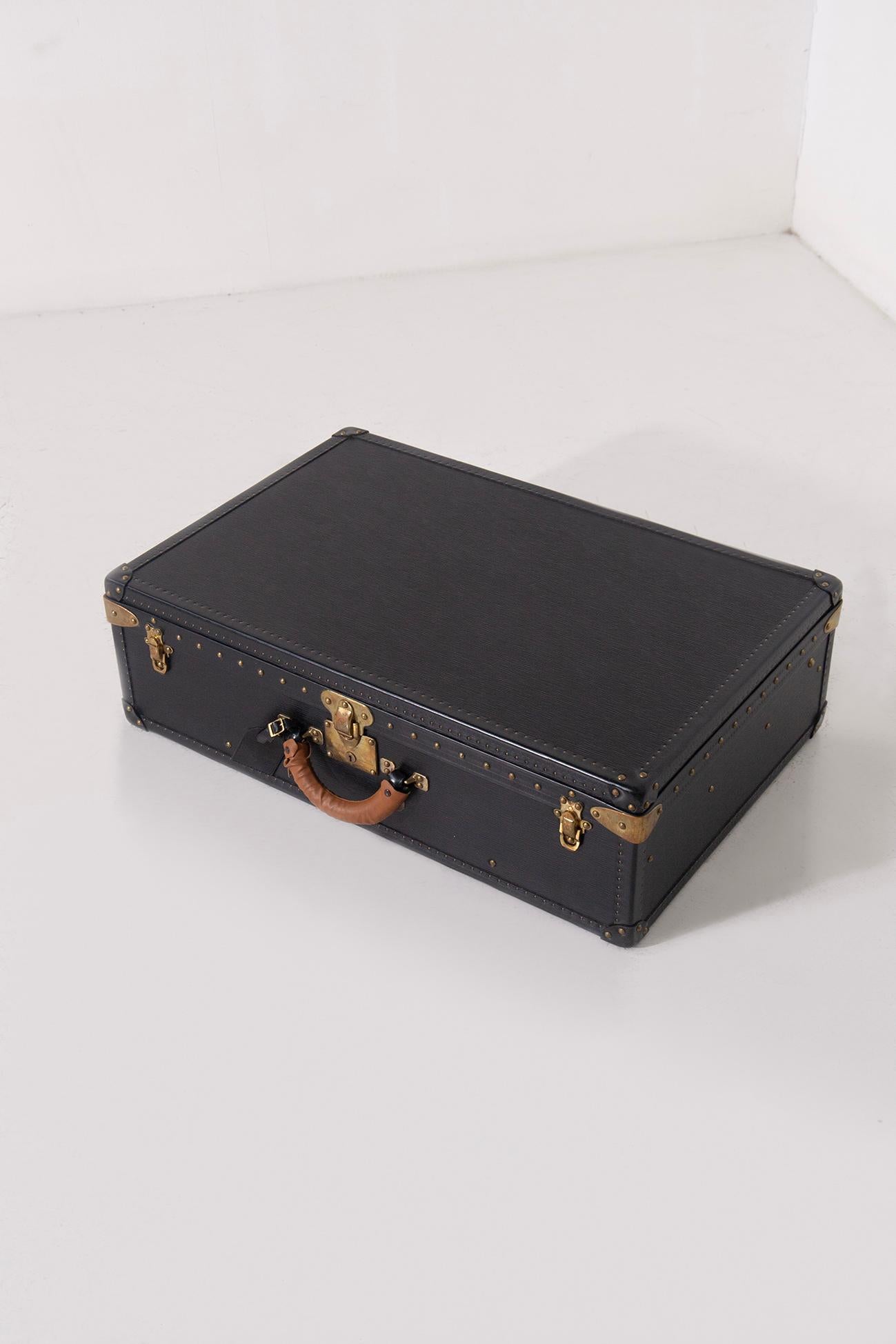 Seltenes Louis Vuitton Taigaleder, mit Kofferhülle (Black) im Angebot