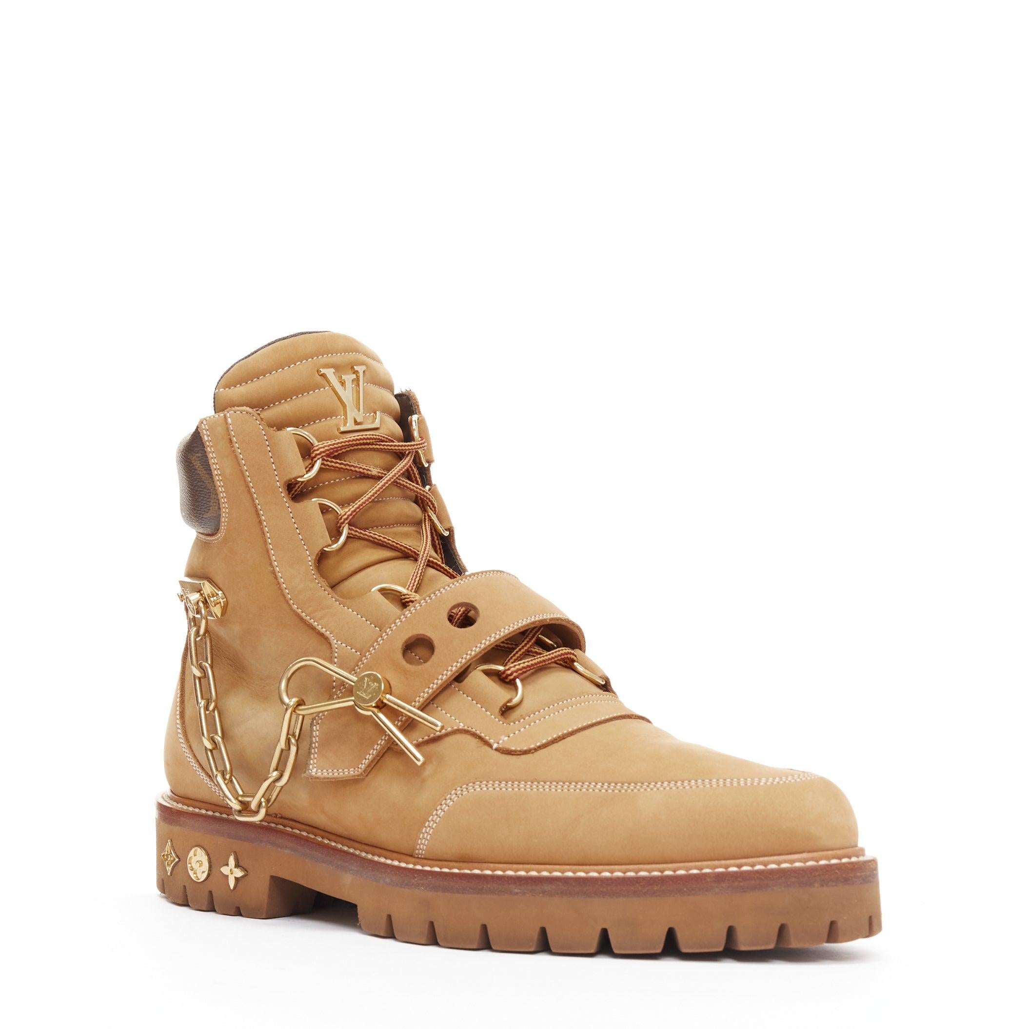 rare LOUIS VUITTON Virgil Abloh Runway LV Creeper tan gold chain boot UK8 EU42
Reference: TGAS/D00959
Brand: Louis Vuitton
Designer: Virgil Abloh
Model: LV Creeper
Collection: 2019 - Runway
Material: Suede
Color: Brown, Gold
Pattern: Solid
Closure: