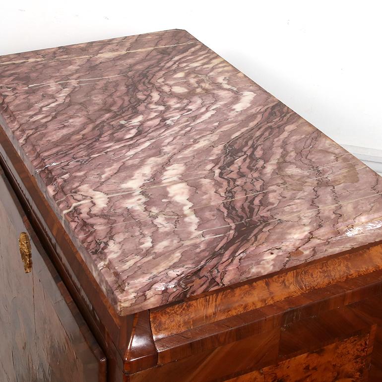 Rare secrétaire Louis XV en bois de rose et broussin, vers 1770 en vente 5