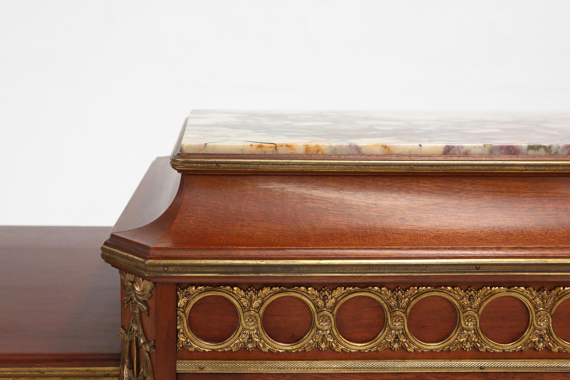 Rare vitrine Louis XVI en marqueterie avec lumière, France vers 1850 en vente 9