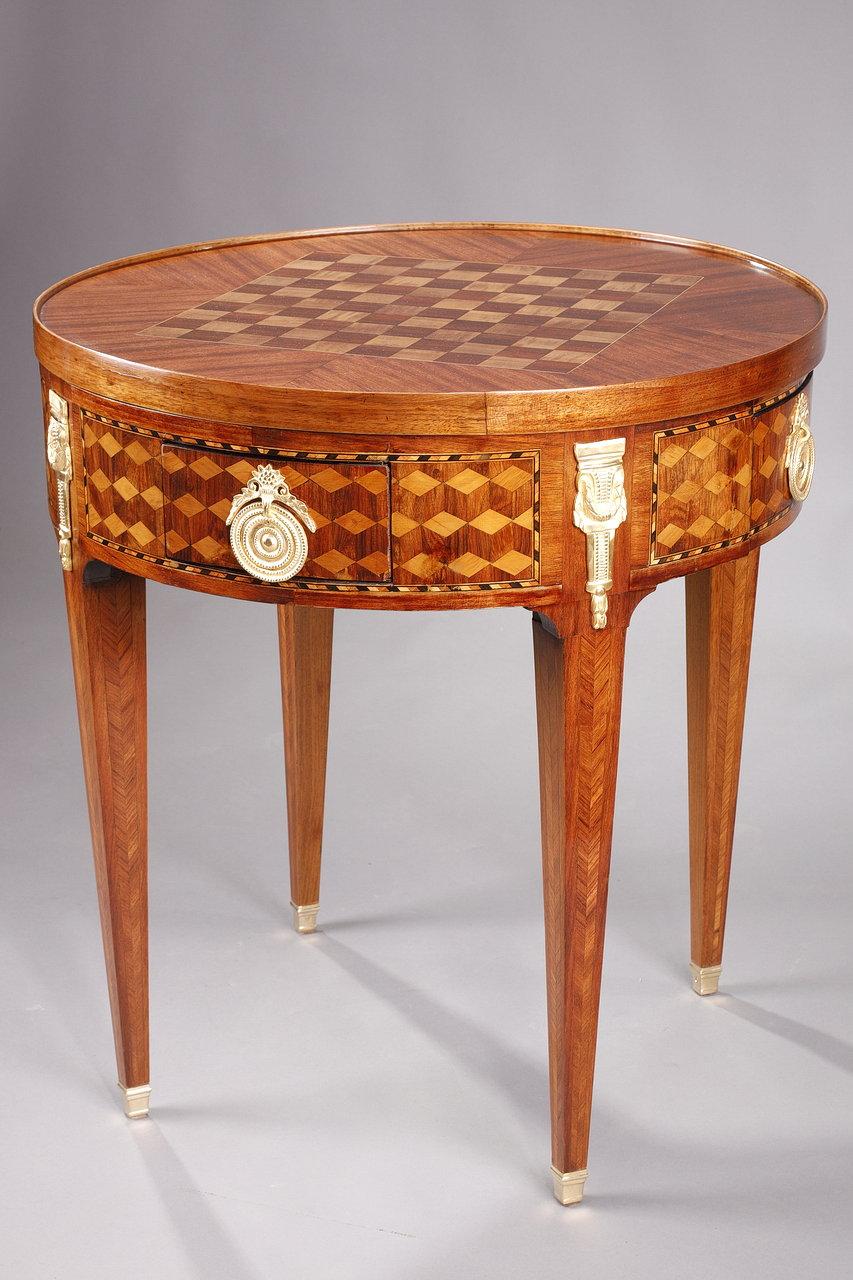 Rare Louis XVI style game table with wood marquetry decoration In Good Condition In Paris, FR