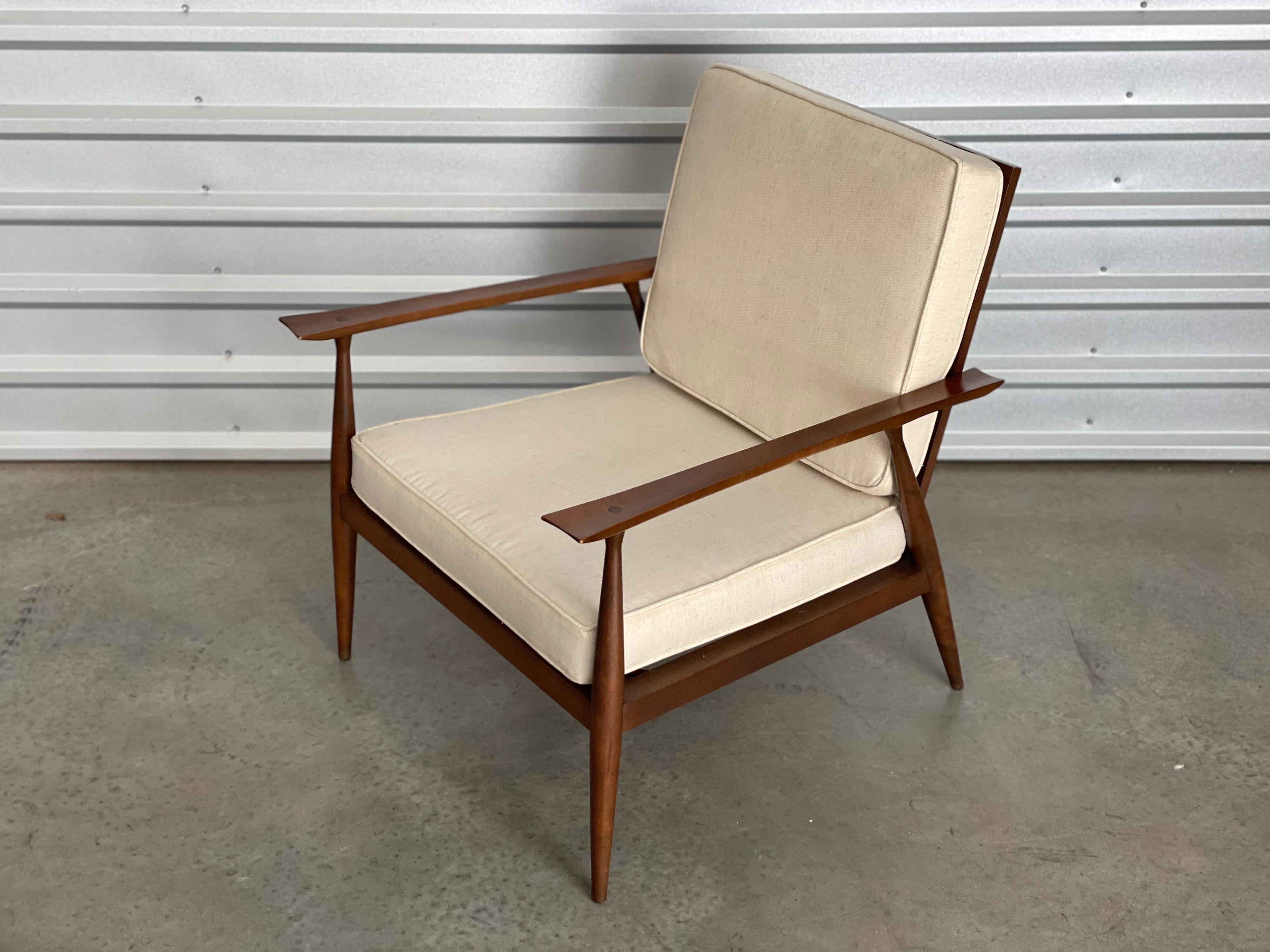 Very rare lounge chair by Paul McCobb for Winchendon. This model is rarely seen. I love the flared and sculpted arms that have nice wood dowels and the rail wooden back that shows the lines and cushions marvelously. This model of Paul McCobb