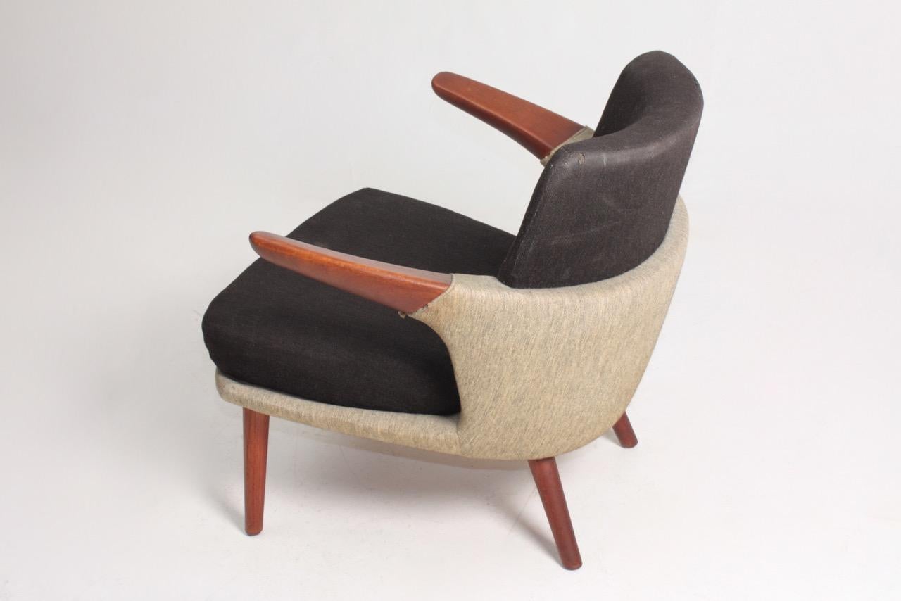 Rare Lounge Chair in Original Fabric and Teak by Ib Kofod Larsen, 1950s In Good Condition In Lejre, DK