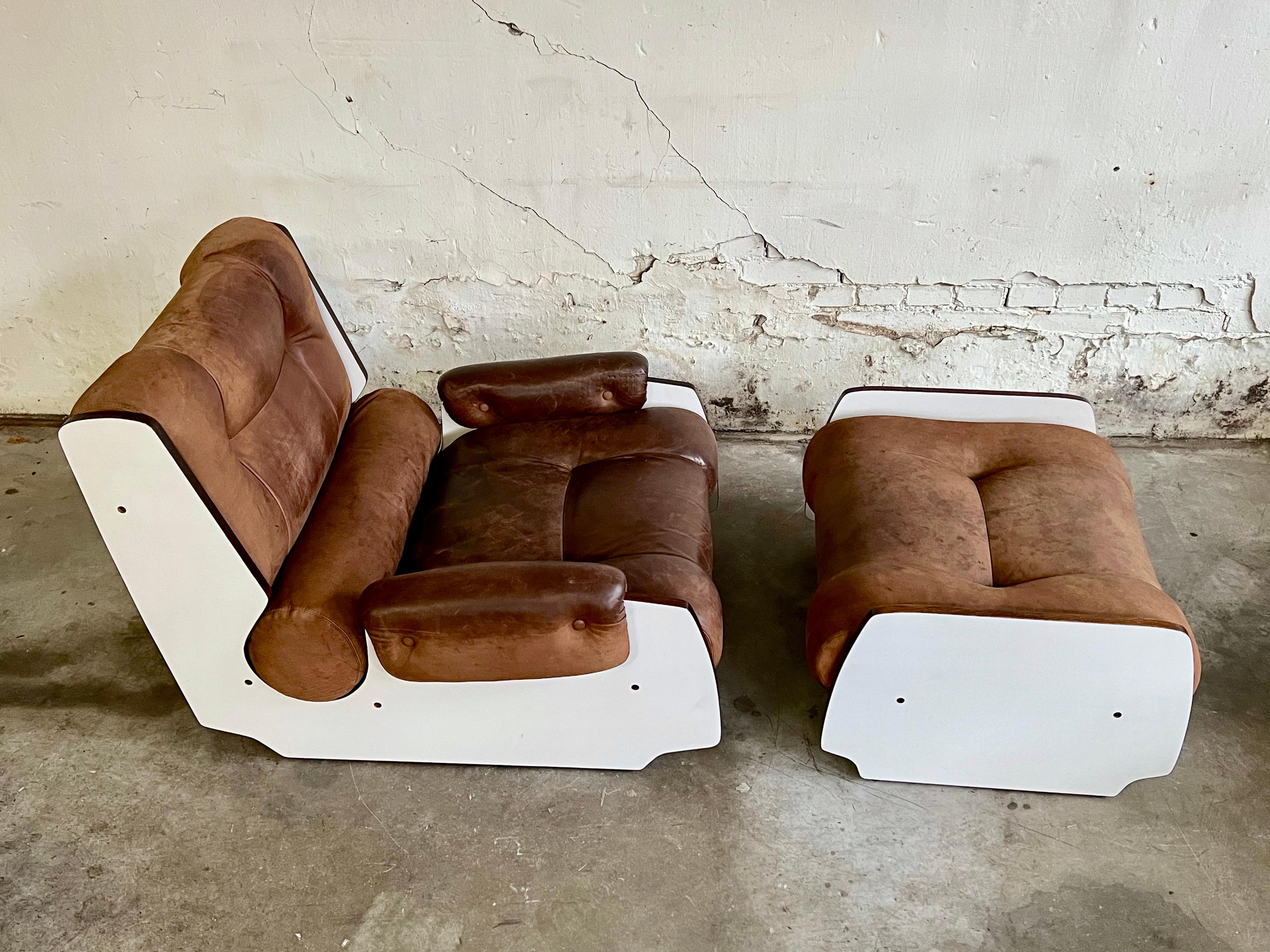 Very rare lounge chair in Space Age design with its ottoman. To make it even more rarer there is a coffee table as well!
 
The form language of this set is just stunning: the flowing lines of the base are remiscent of the Space Age era. This is