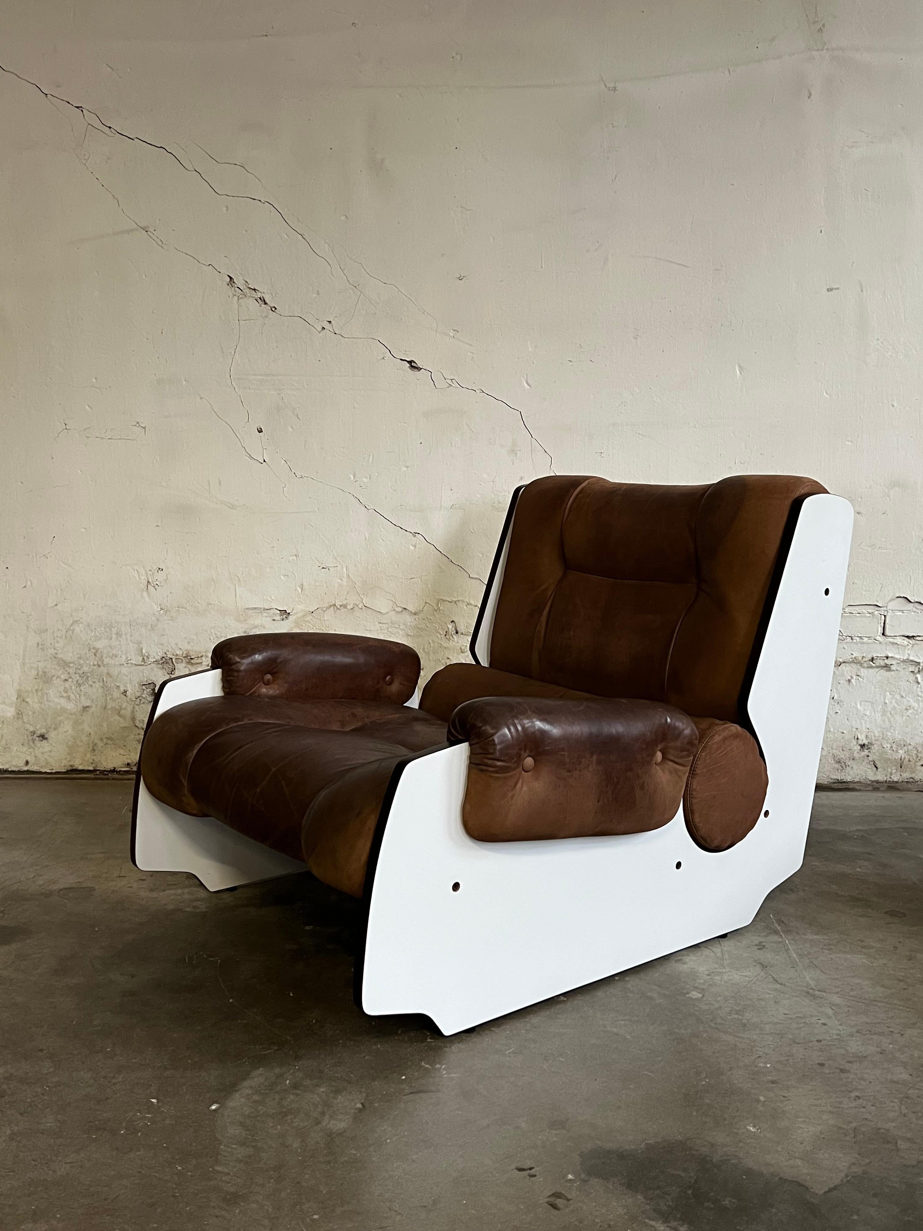Rare lounge chair with ottoman & coffee table, 1970 In Good Condition For Sale In Amstelveen, NL