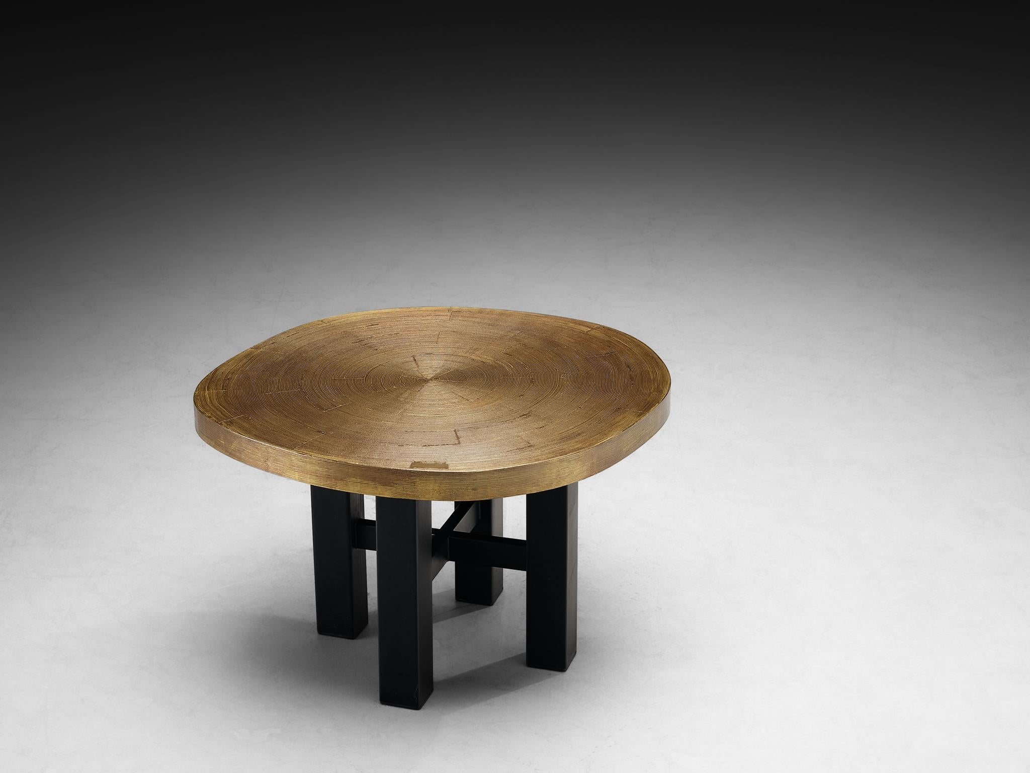 Lova Creation, side table, brass, lacquered steel, Belgium, 1970s

It is unusual to find free-form table tops in Lova Creation’s body of work, as the majority of their pieces are either square or round. The same holds true for the work of