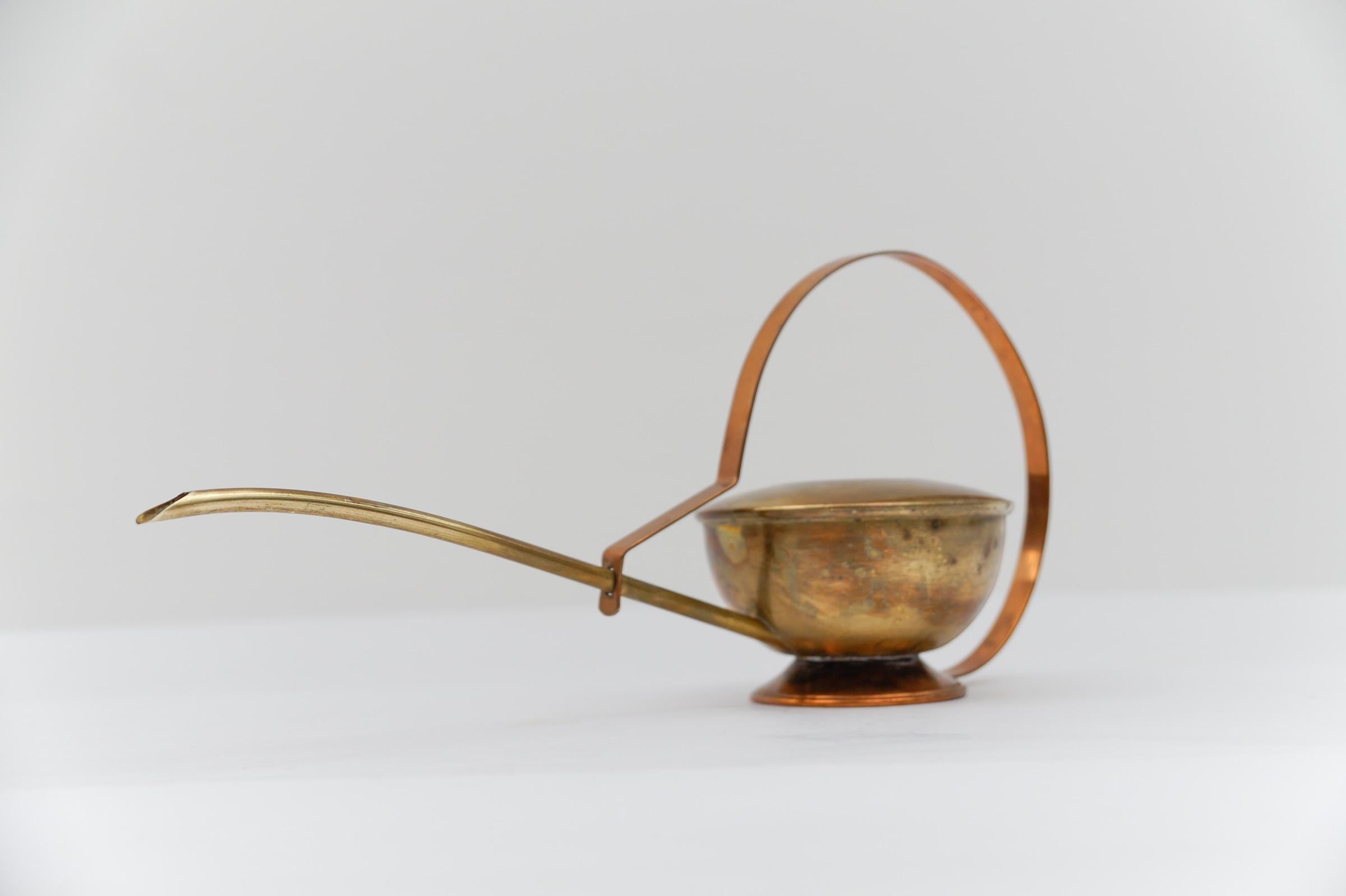 Raro e grazioso Can in ottone e rame, anni '50, Austria

