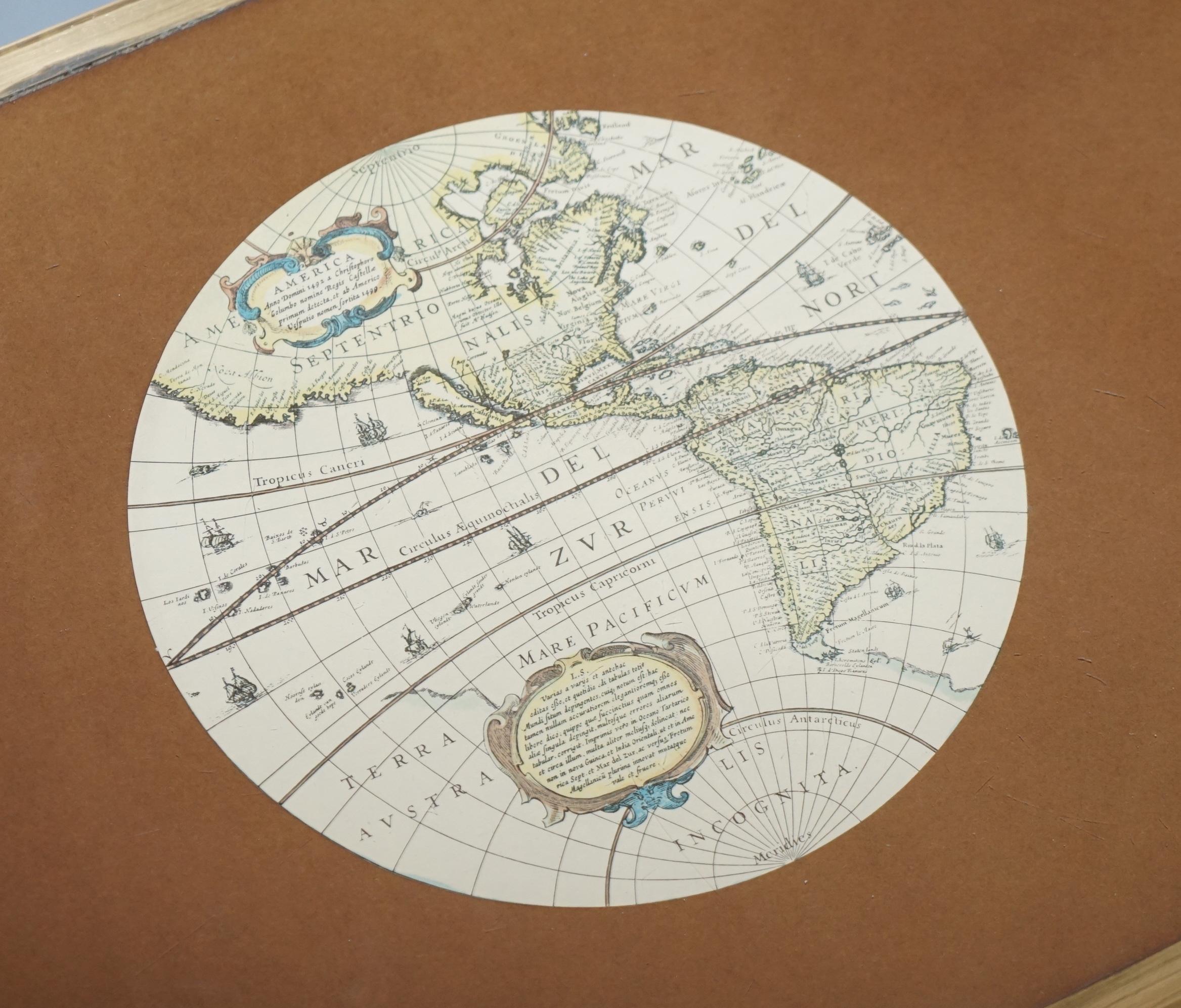 Seltener schöner Couchtisch und Beistelltisch Nest of Tables Militärische Kampagne mit Weltkarten (20. Jahrhundert) im Angebot