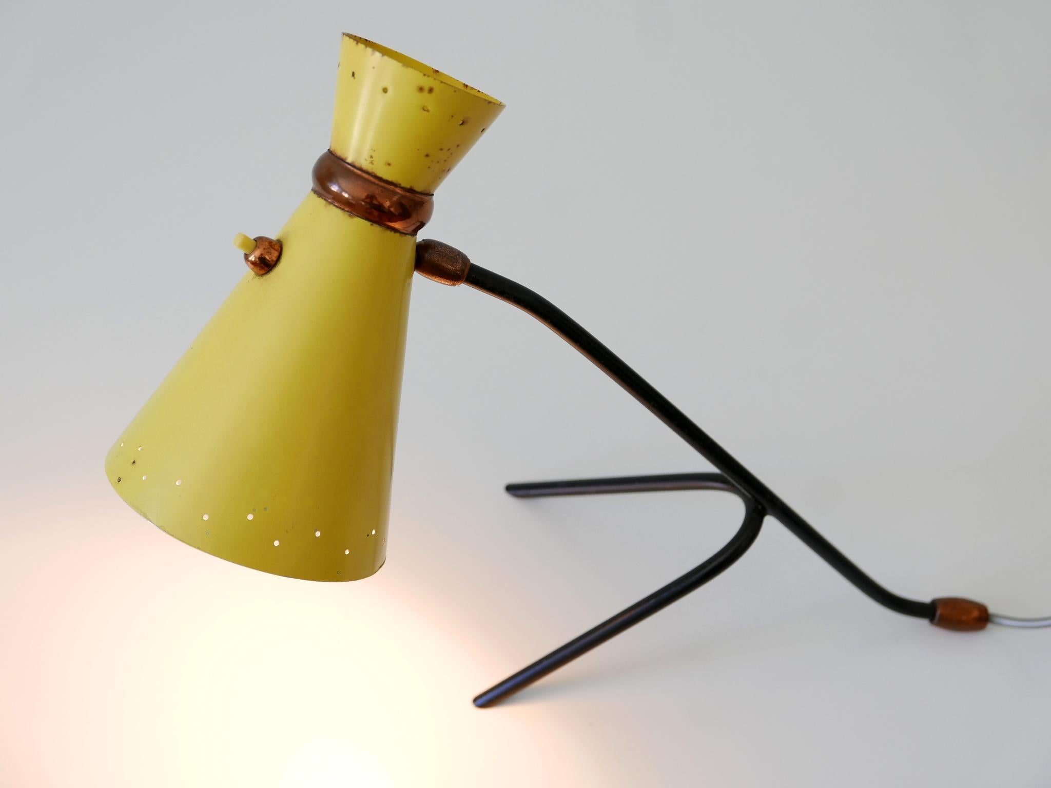 Italian Rare & Lovely Mid-Century Modern Diabolo Table Lamp Desk Light Italy 1960s For Sale