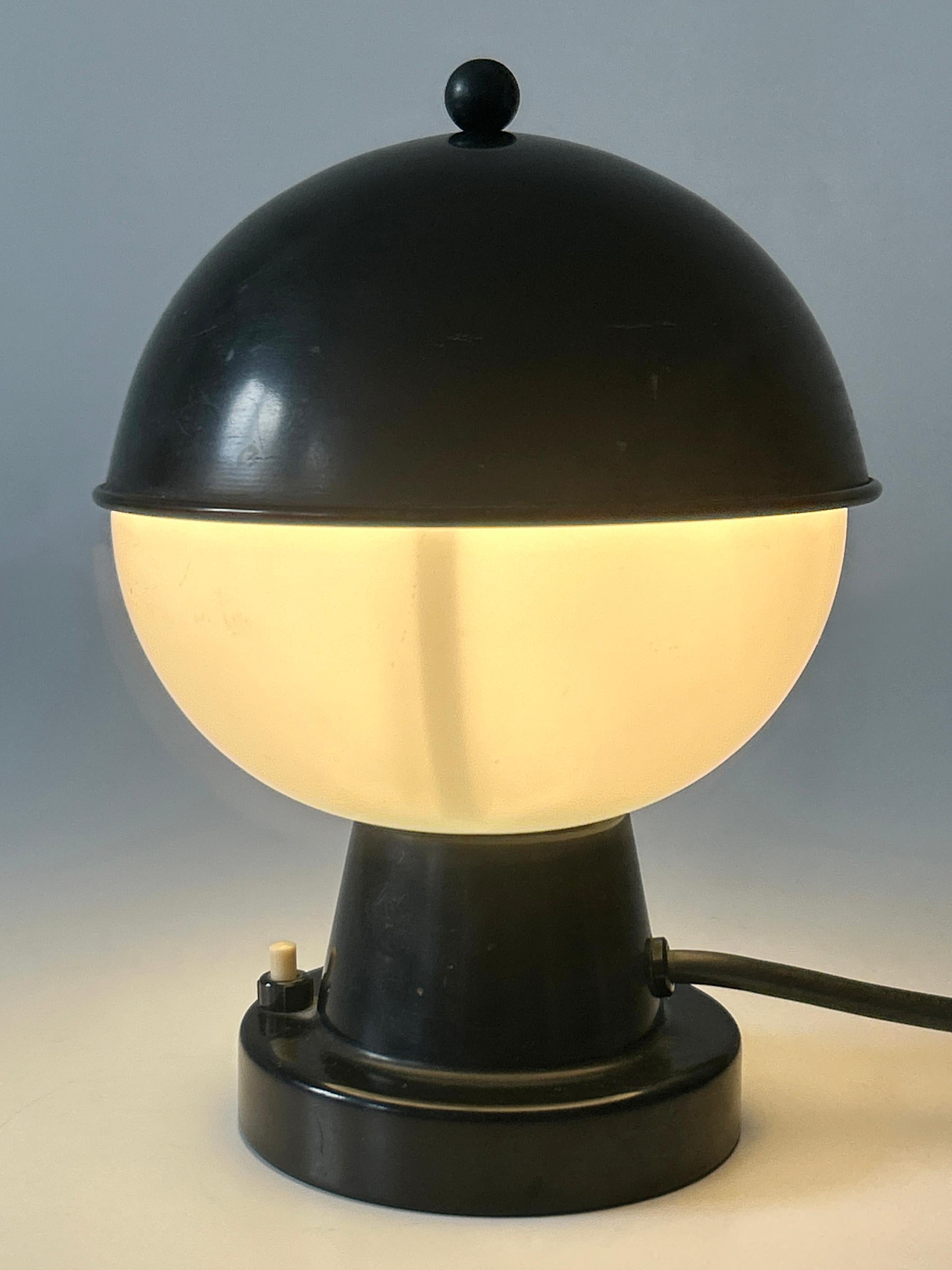 Seltene & schöne Mid Century Modern Tischlampe von Belmag, Schweiz, 1960er Jahre im Angebot 2