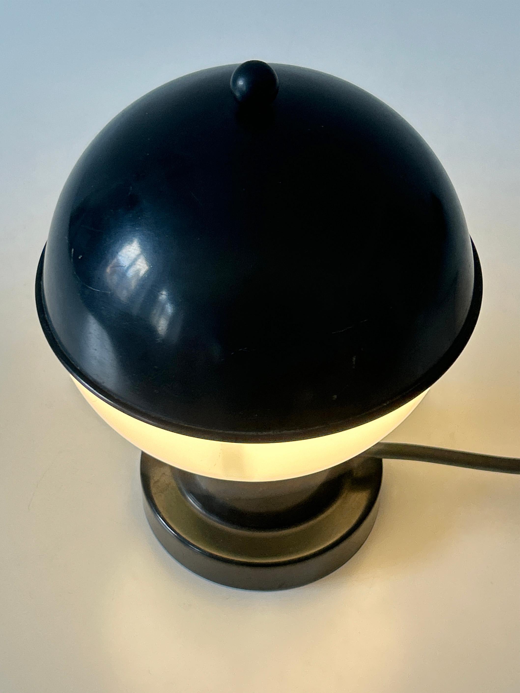 Seltene & schöne Mid Century Modern Tischlampe von Belmag, Schweiz, 1960er Jahre im Angebot 4