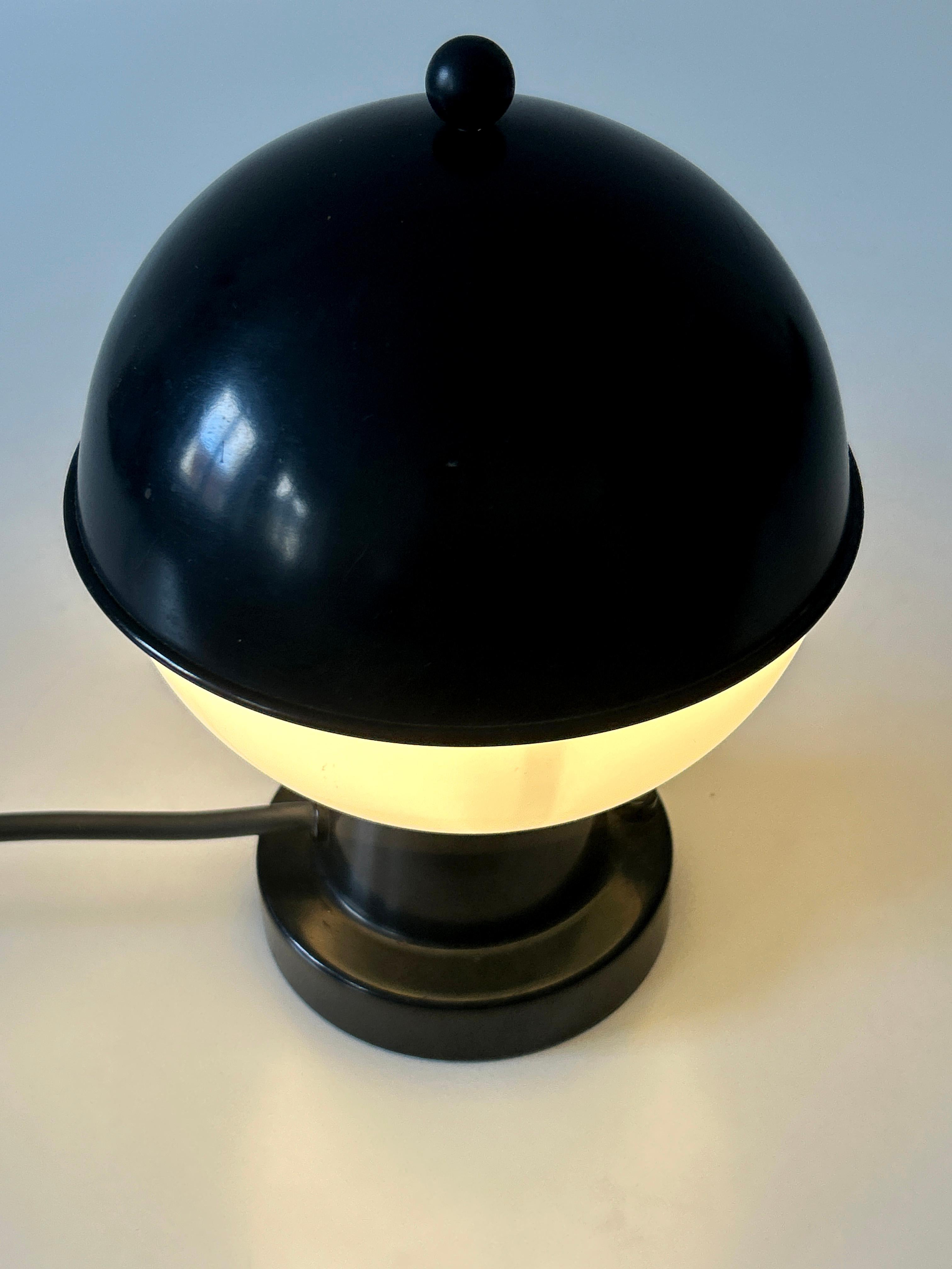 Seltene & schöne Mid Century Modern Tischlampe von Belmag, Schweiz, 1960er Jahre im Angebot 6