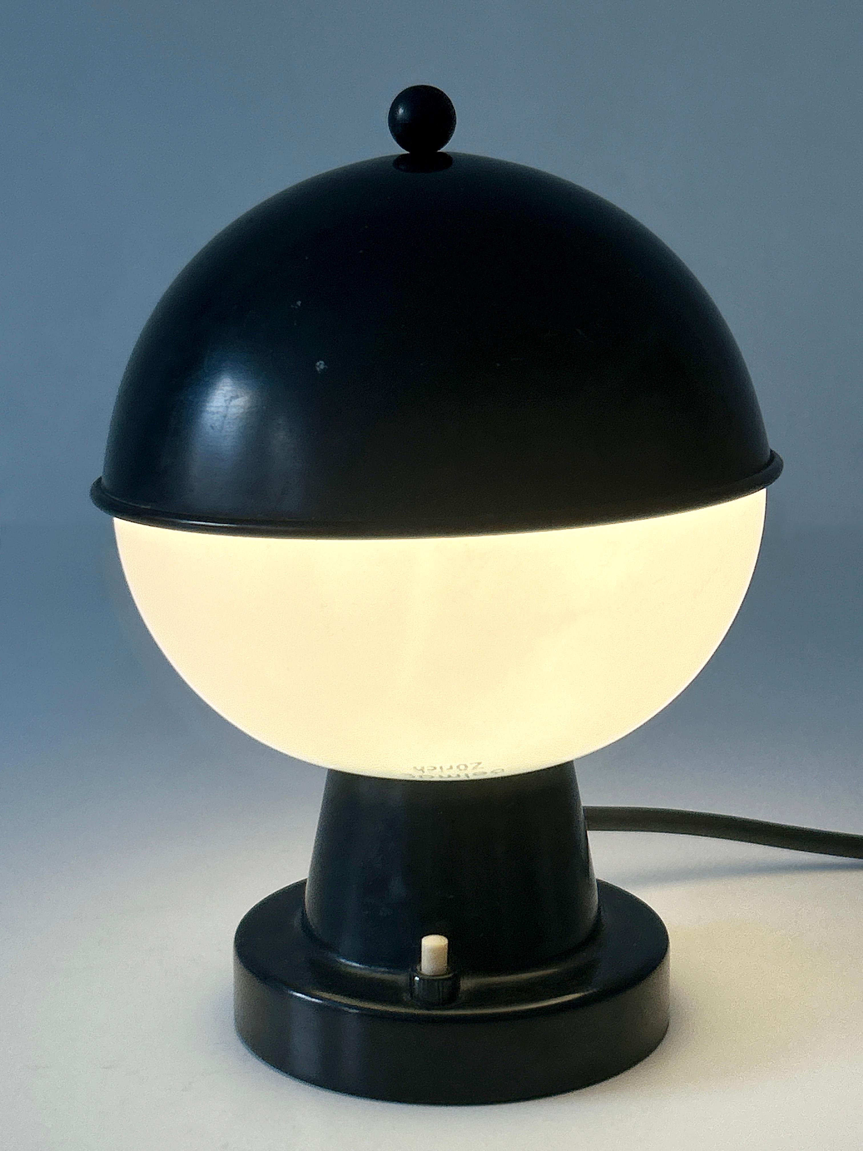 Seltene & schöne Mid Century Modern Tischlampe von Belmag, Schweiz, 1960er Jahre (Schweizerisch) im Angebot