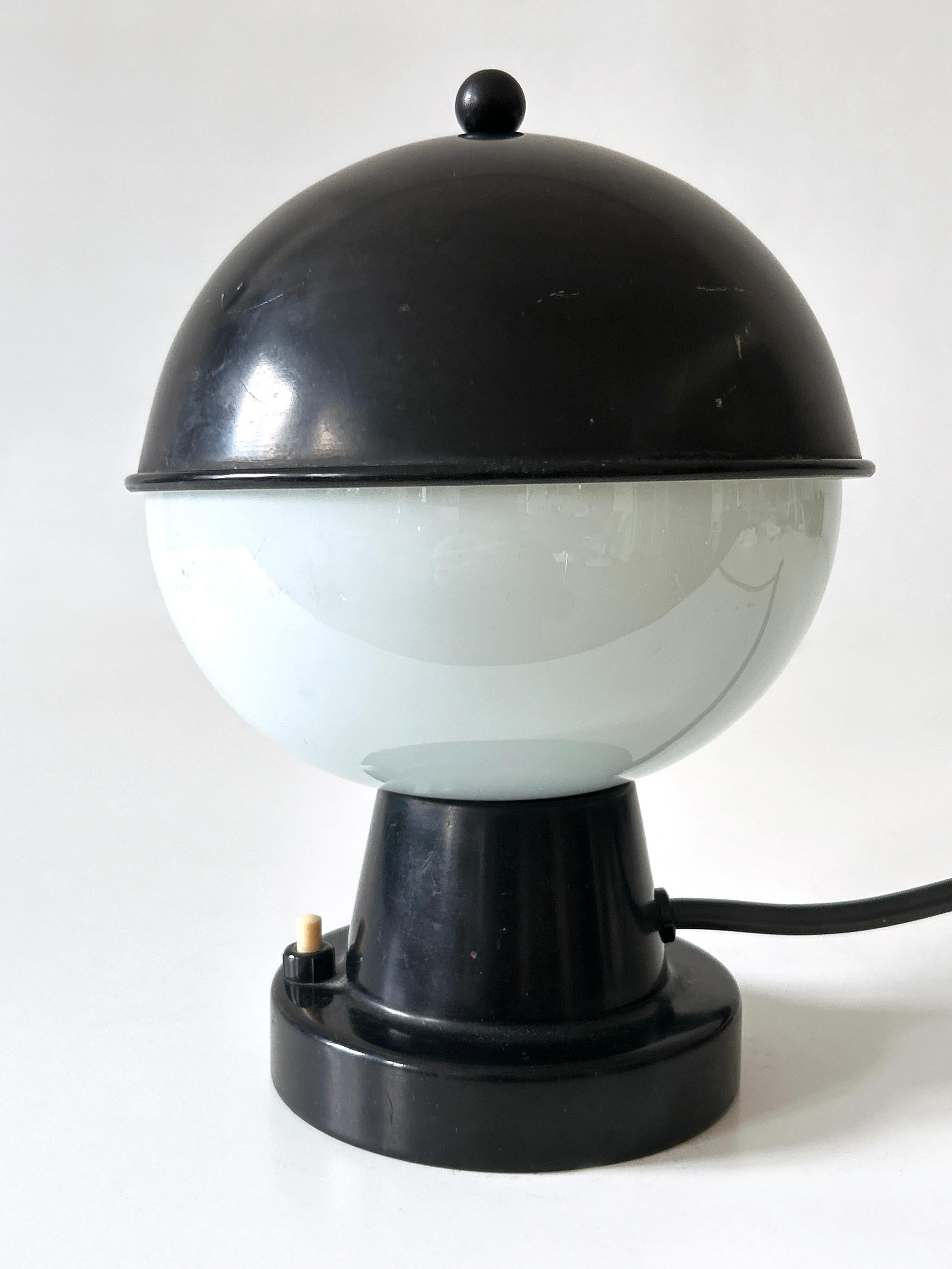 Seltene & schöne Mid Century Modern Tischlampe von Belmag, Schweiz, 1960er Jahre (Metall) im Angebot