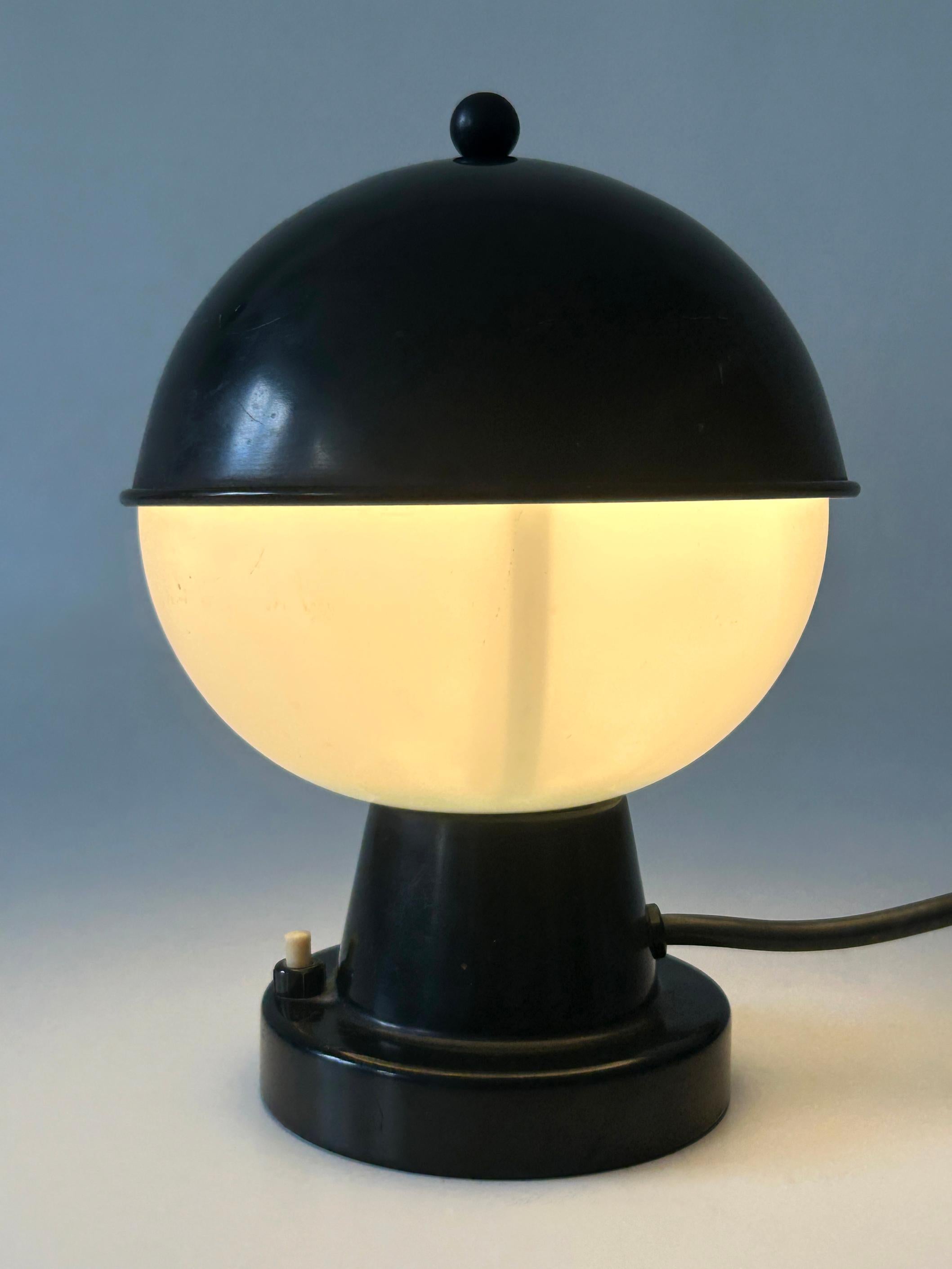 Seltene & schöne Mid Century Modern Tischlampe von Belmag, Schweiz, 1960er Jahre im Angebot 1