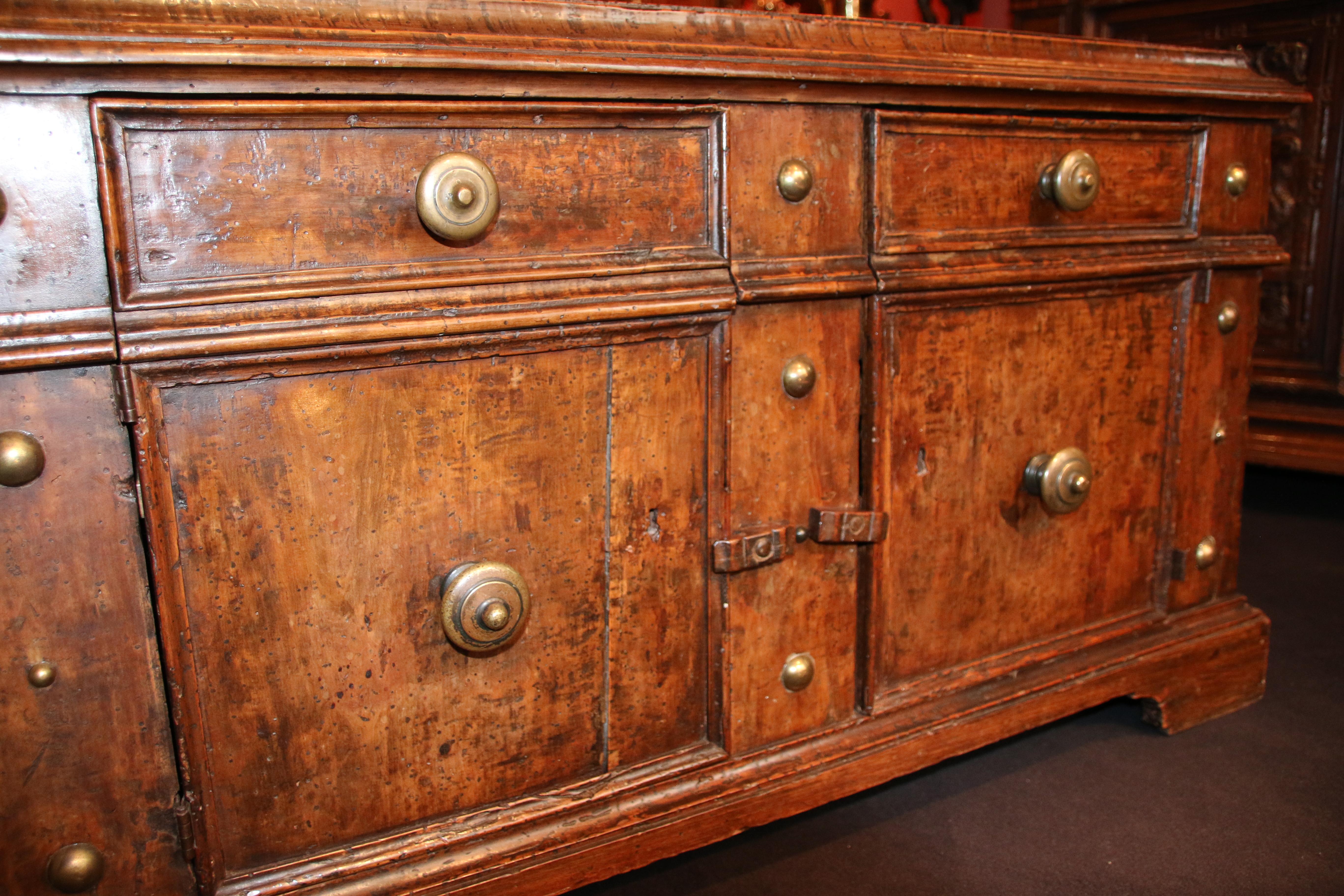 This rare small low piece of furniture with a very beautiful patina, presents on the front two delicately moulded doors and simulating two drawers.