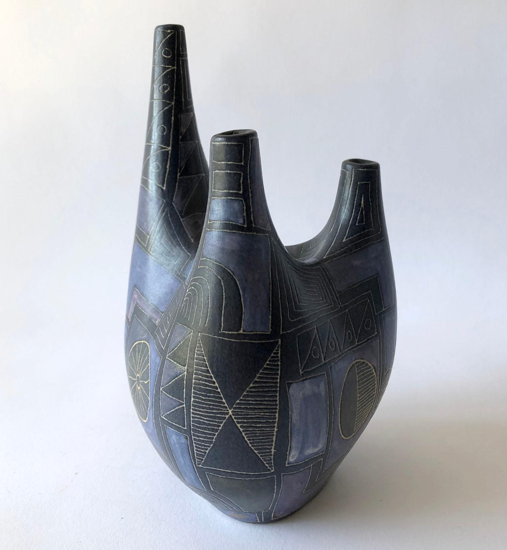 Rare Lu Klopfer for Töpferei Lipp West German vase with modernist engraved geometric sgrafitto design, circa 1950s. Vase measures 8