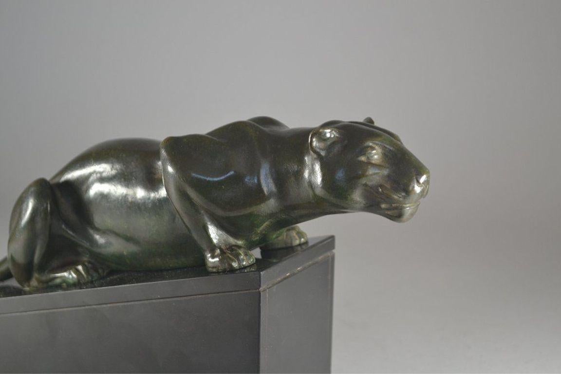 Lucien ALLIOT (1877-1967)

A rare and very elegant art deco bronze panther on marble base.
Excellent genuine patina.
French. Circa 1930.
Signed to the base. (LUC).

w.32cm l.8cm h.17cm