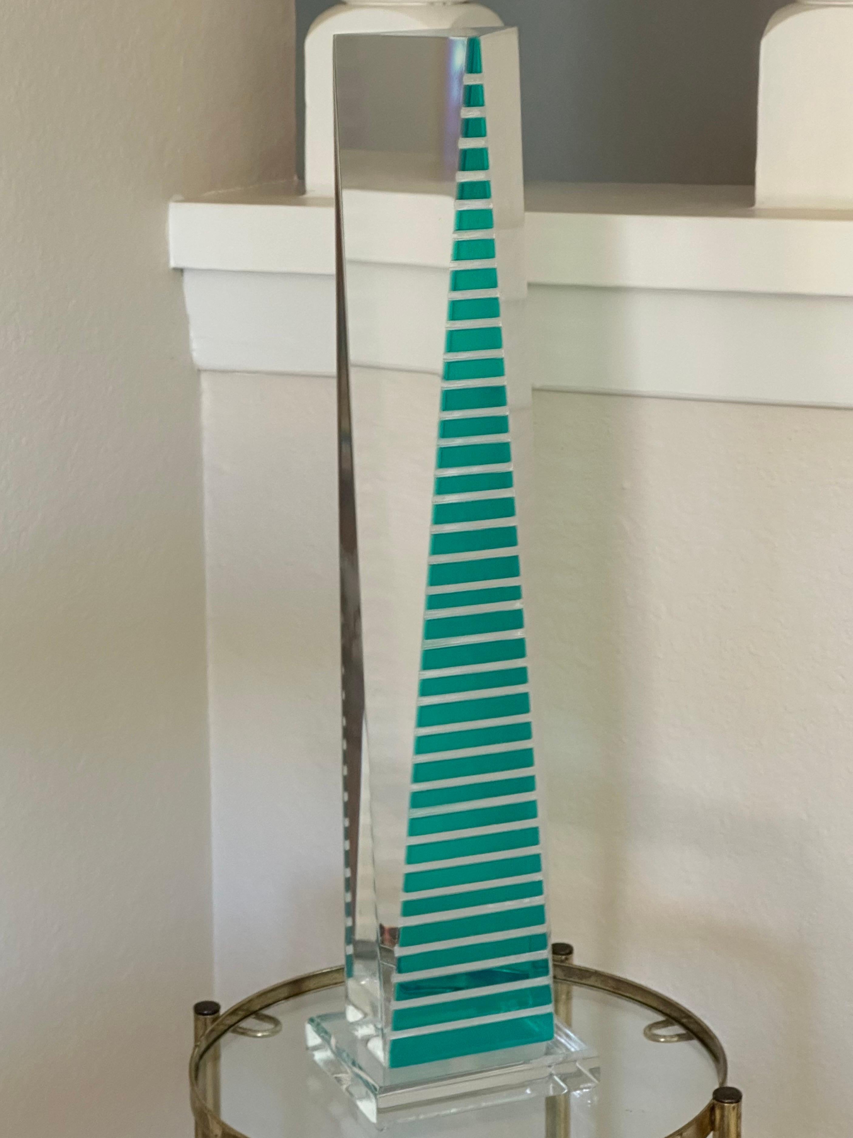 Seltene Lucite-Tischskulptur im Stil von Vasa Mihich im Angebot 6