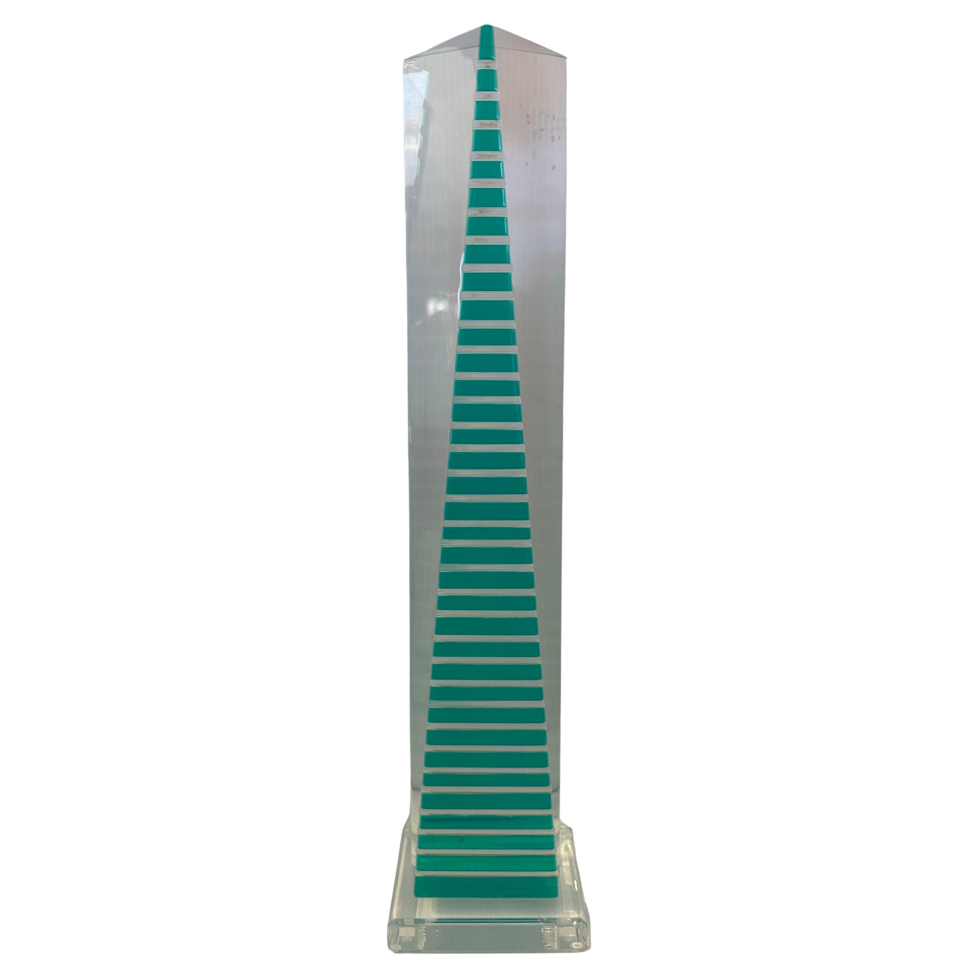 Seltene Lucite-Tischskulptur im Stil von Vasa Mihich (amerikanisch) im Angebot
