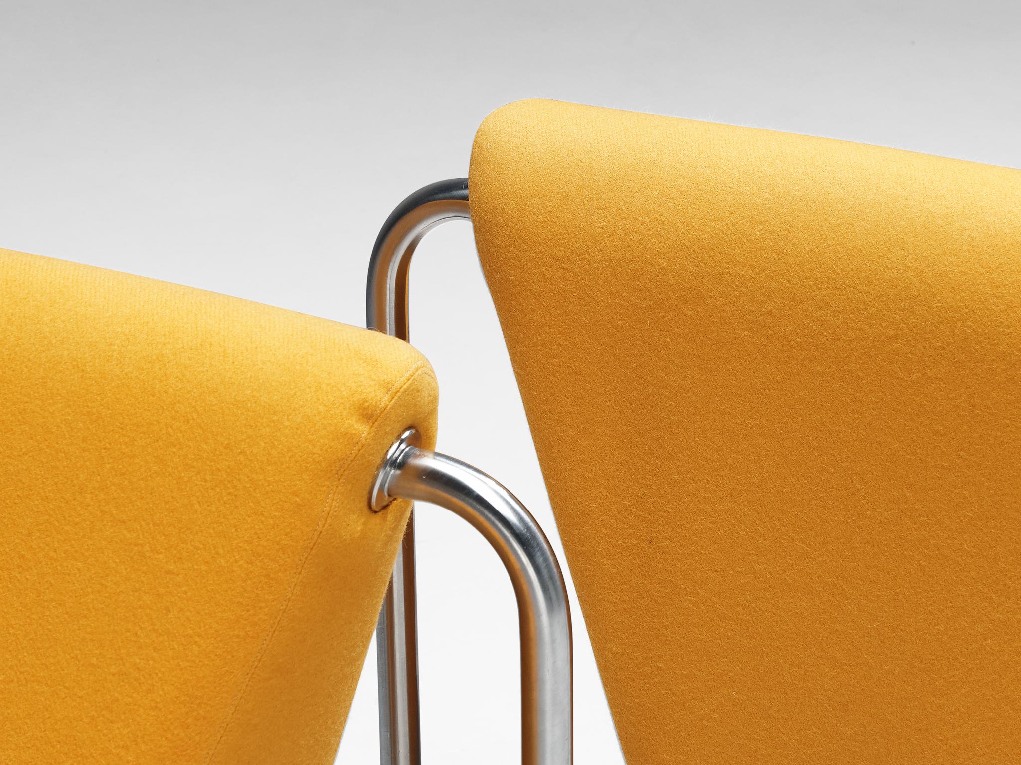 Seltenes Luigi Colani-Loungesesselpaar mit orangefarbener Polsterung (Stahl) im Angebot