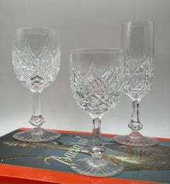 Raro y lujoso servicio de 24 copas Baccarat Colbert para ocho personas