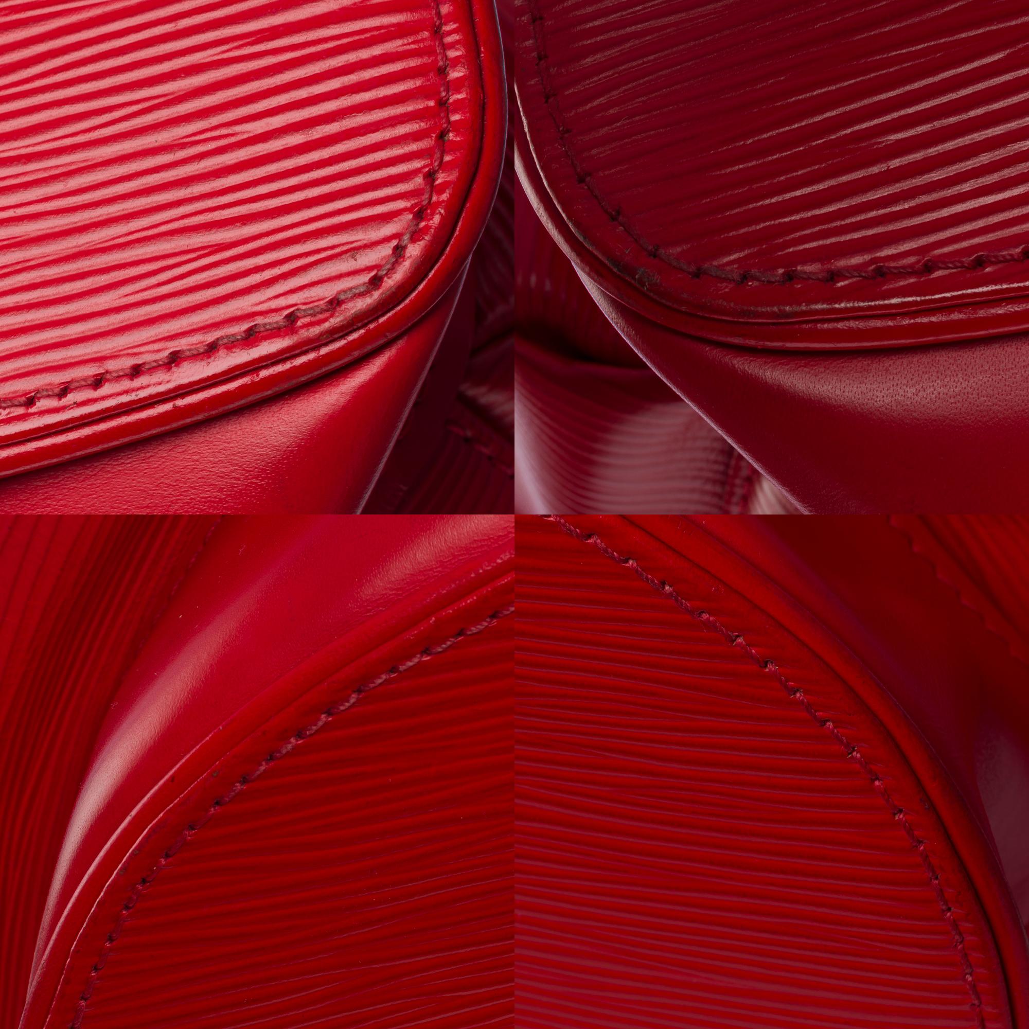 LV X Supreme Christopher - Sac à dos en cuir épi rouge, édition limitée, rare en vente 2