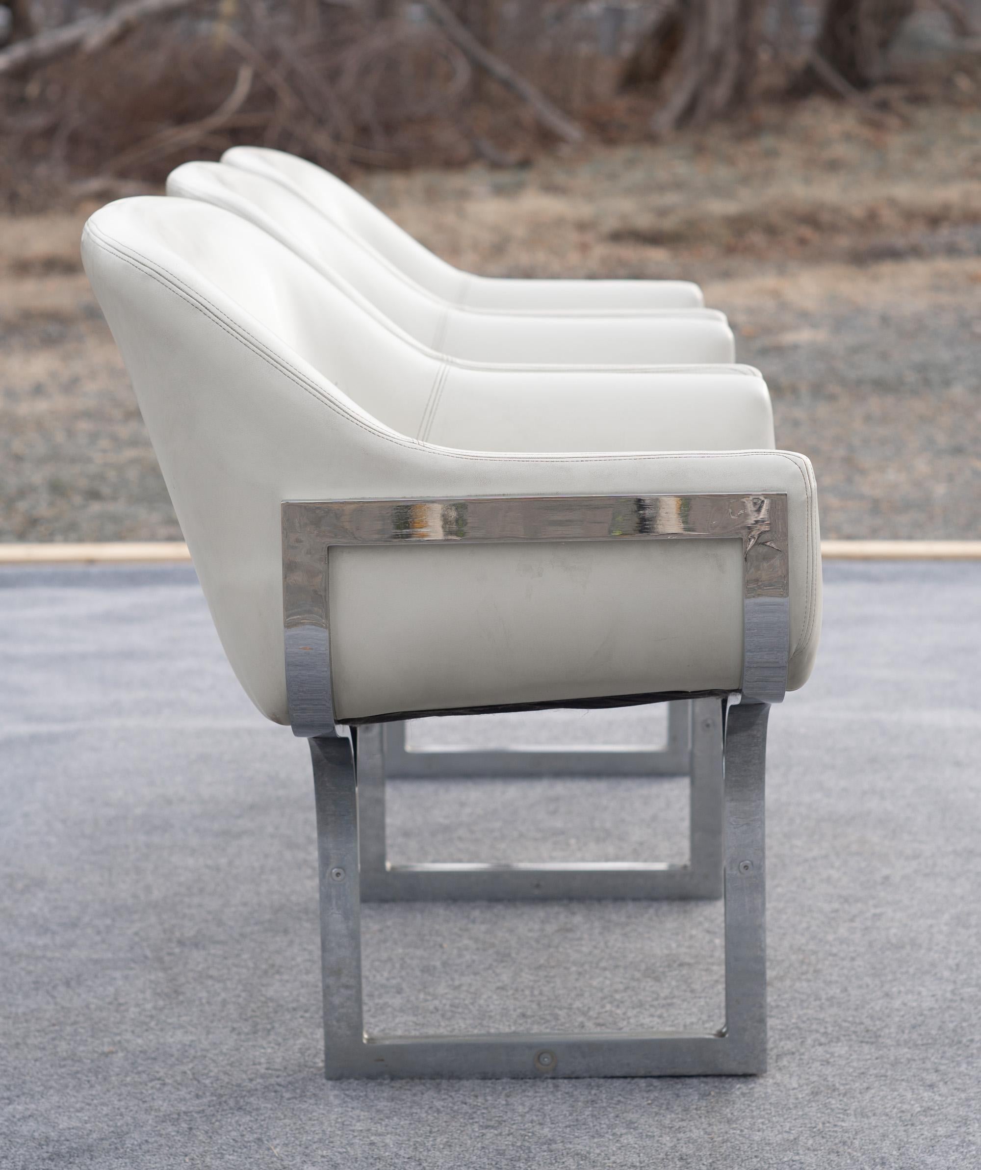Rare Madison Furniture Three Seat Chromed Steel & White Leather Bench or Sofa In Good Condition For Sale In Philadelphia, PA