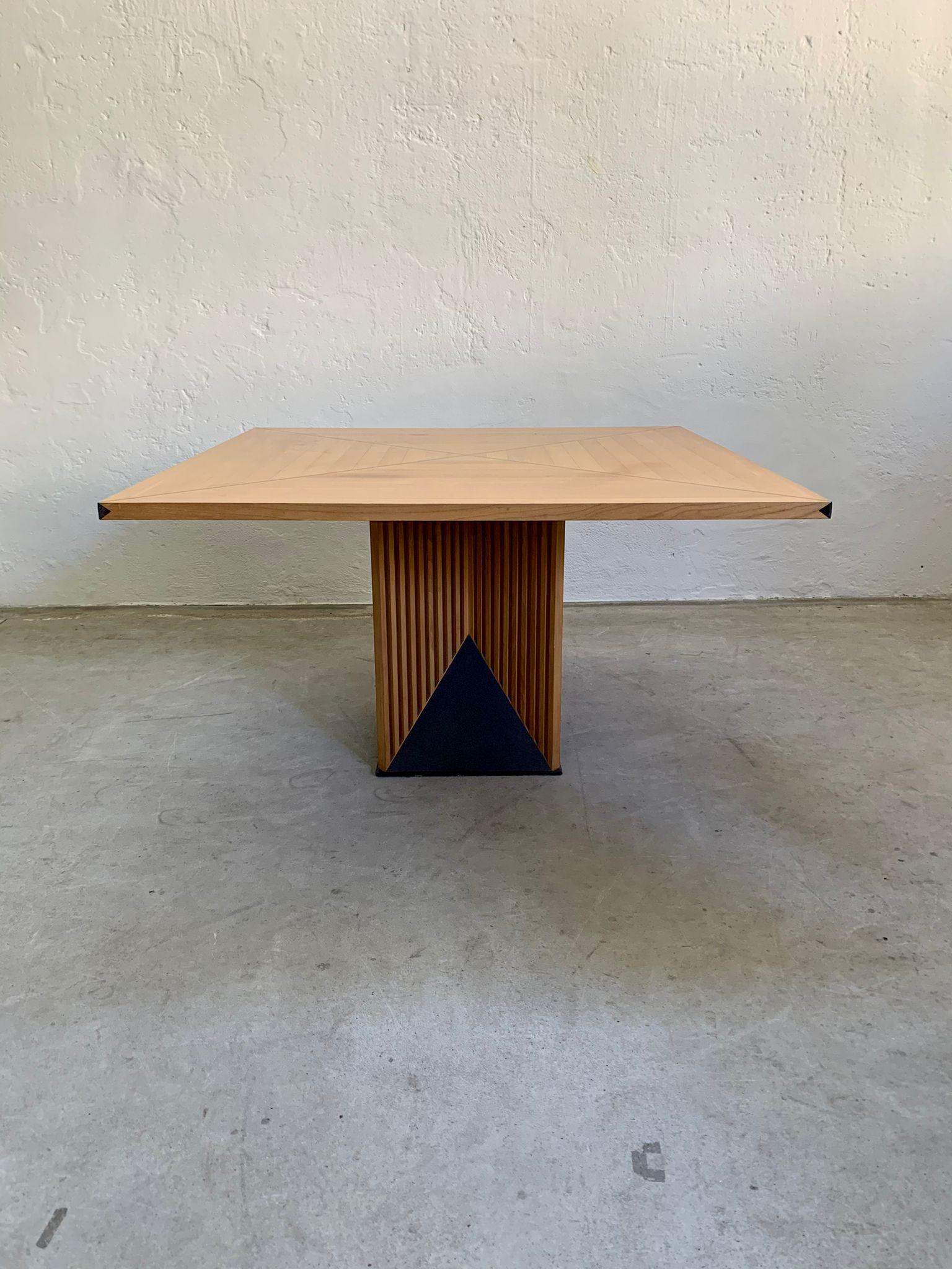 Bois Rare modèle de table de salle à manger Maestro par Gianfranco Frattini pour Acerbis, années 1980 en vente