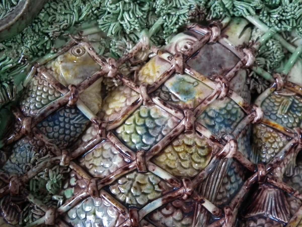 Glazed Rare Mafra Palissy Majolica Fishes in Net Plate