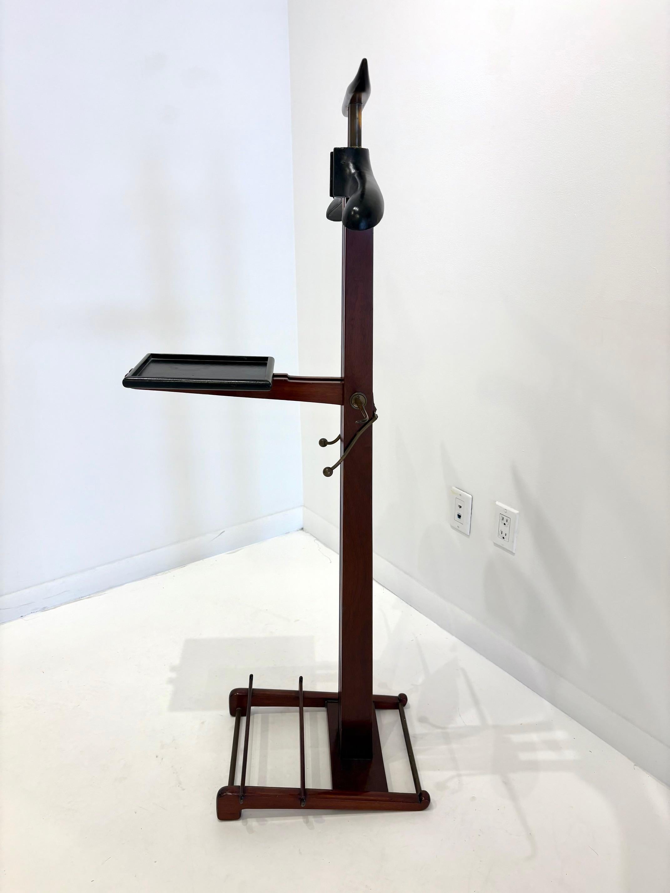 Rare Mahogany Gentleman's Valet by Paul Dupré Lafon for Hermès. In Good Condition For Sale In Montreal, QC
